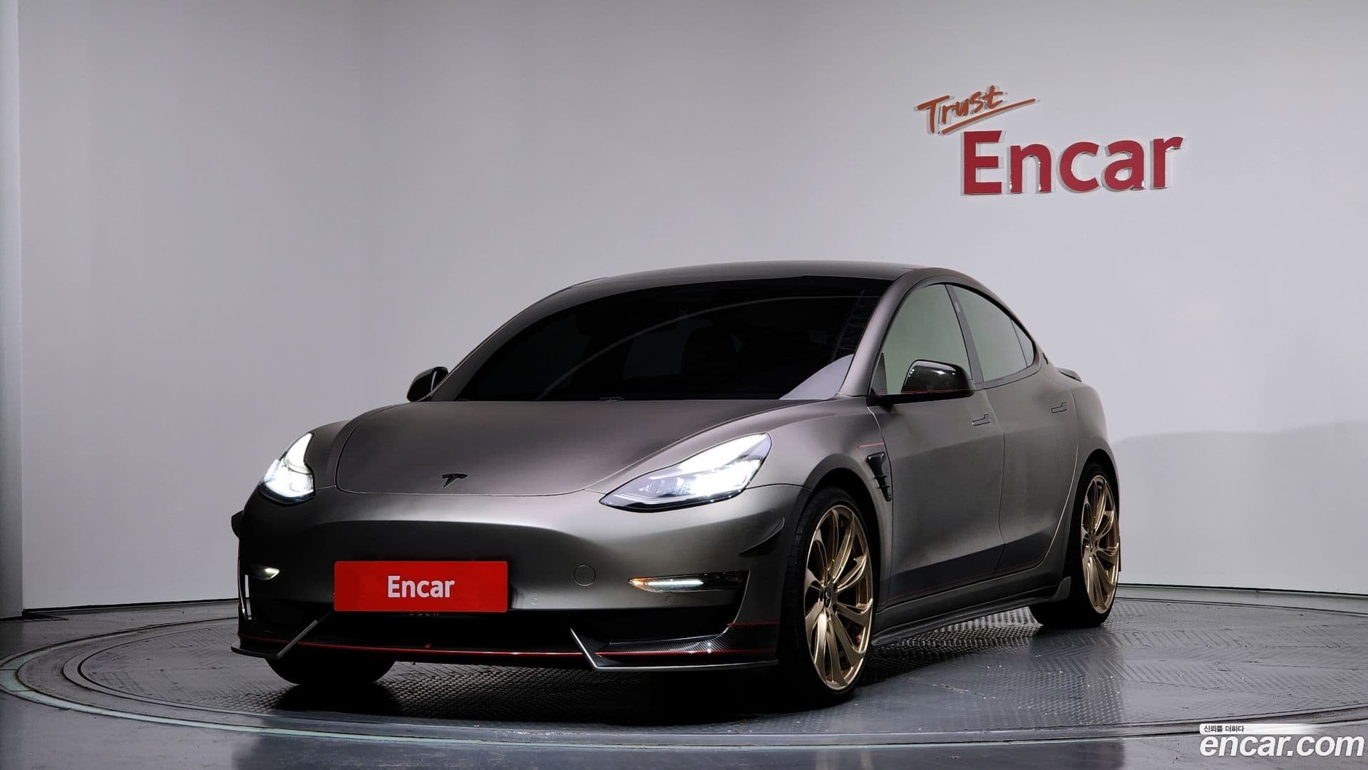 Main__Slider__Photo:Model 3 Tesla 2019.11-0