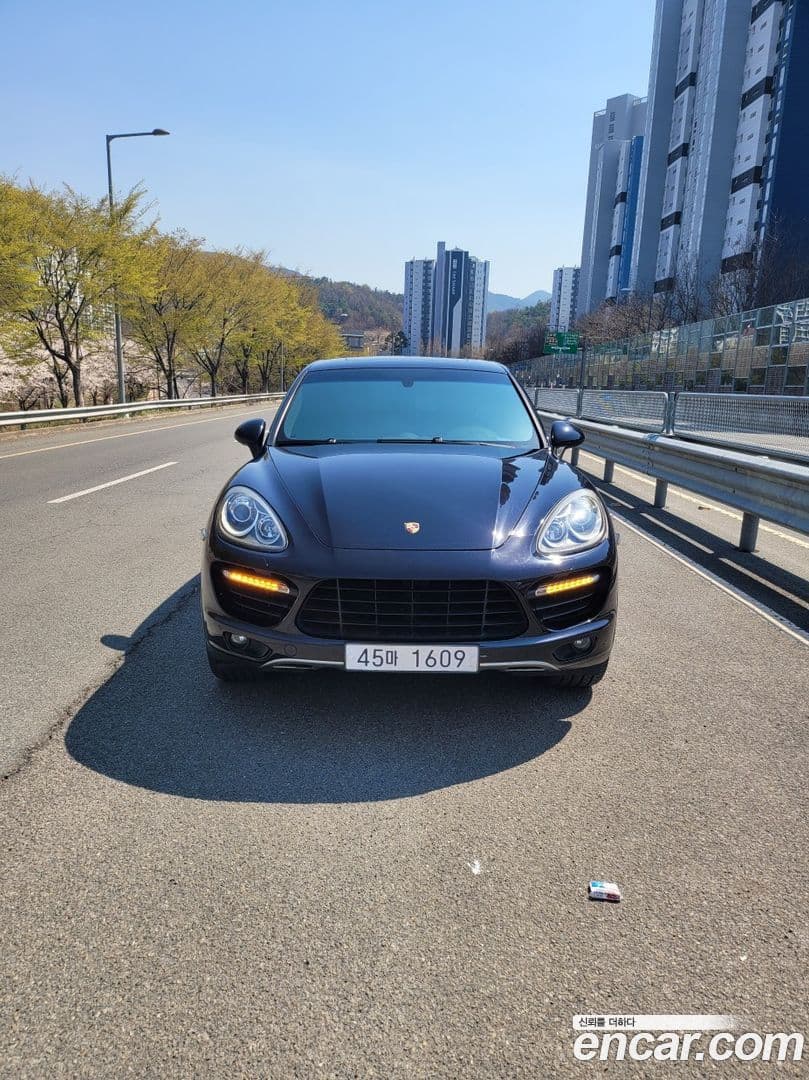Main__Slider__Photo:Cayenne Porsche 2010.8-0