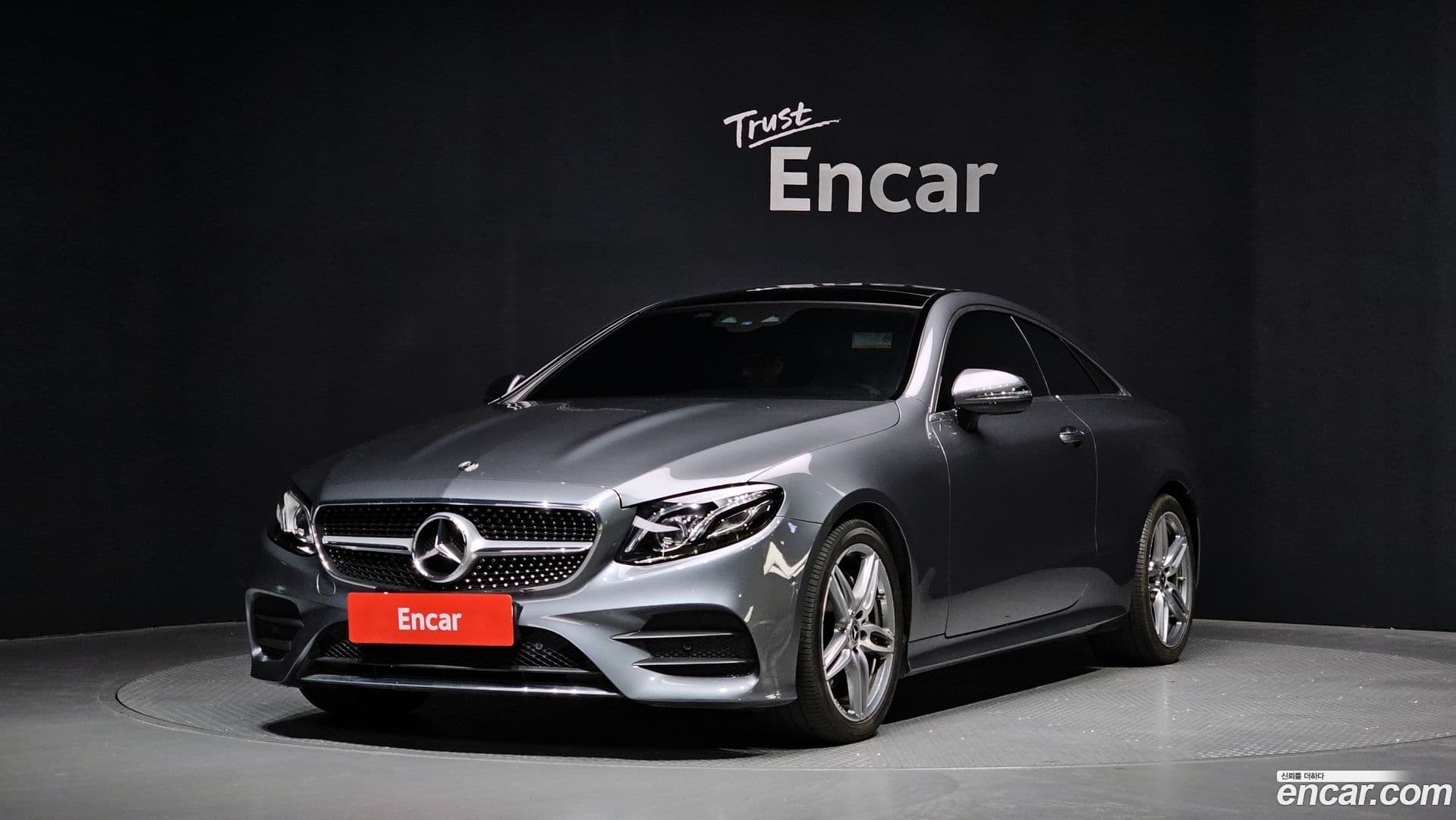 Main__Slider__Photo:E-Class Mercedes-Benz 2017.9-0