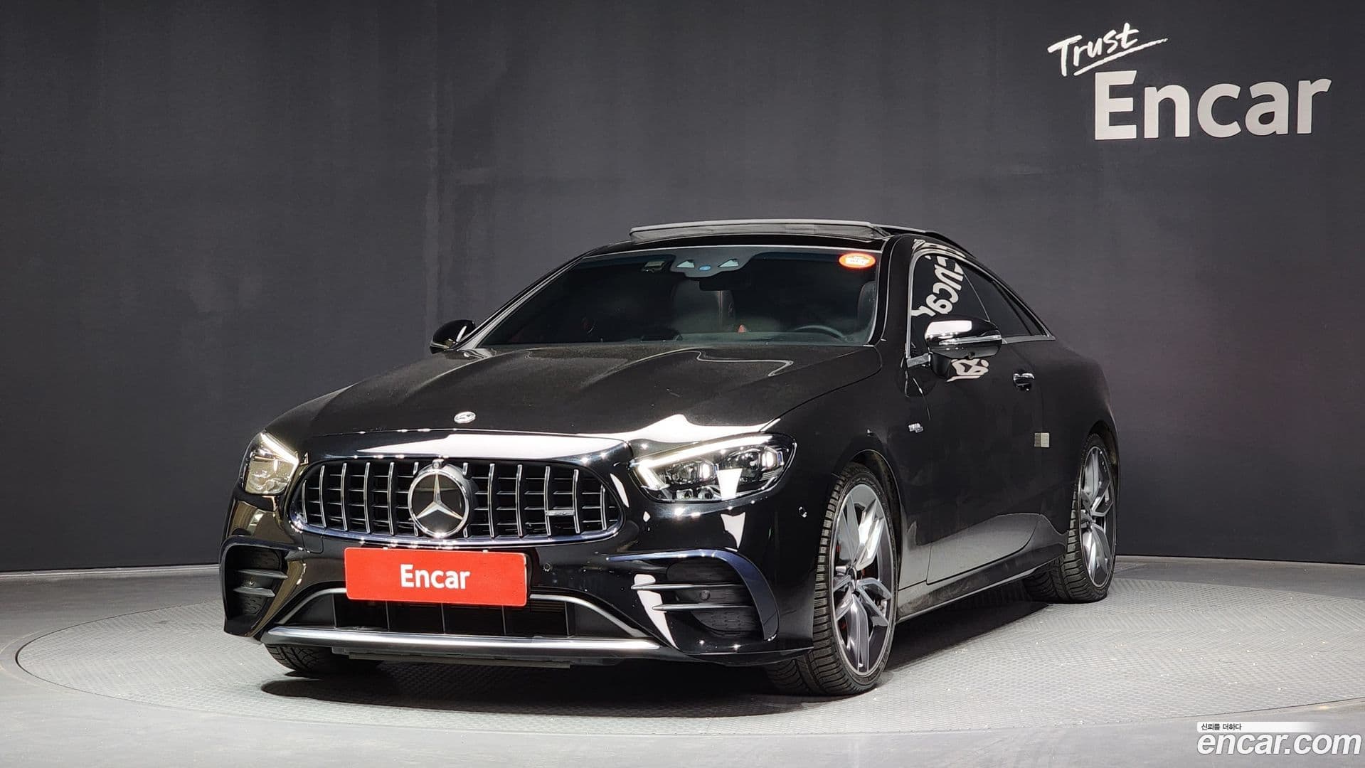 Main__Slider__Photo:E-Class Mercedes-Benz 2022.11-0