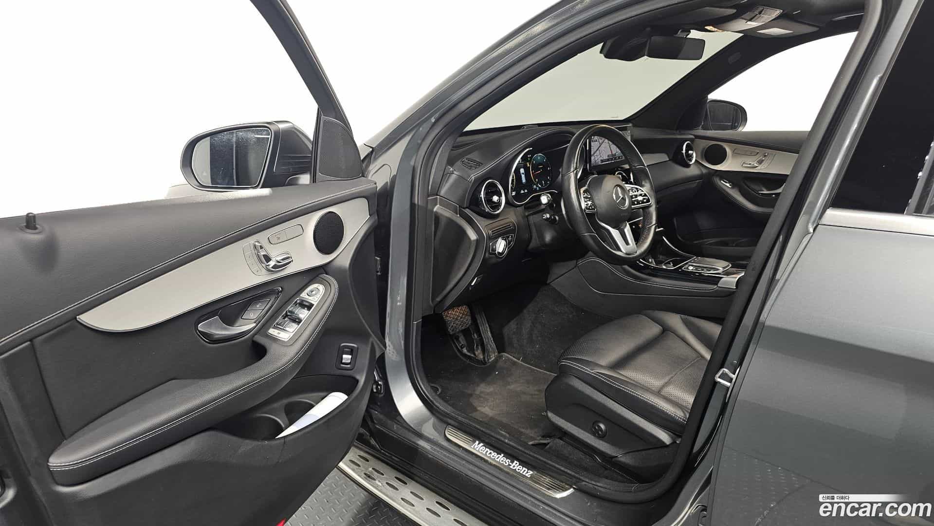 GLC-Class Mercedes-Benz 2021.2-INNER-010