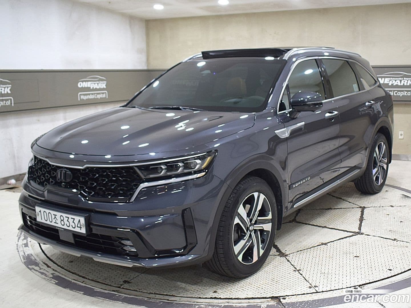 Main__Slider__Photo:Sorento Kia 2020.4-0