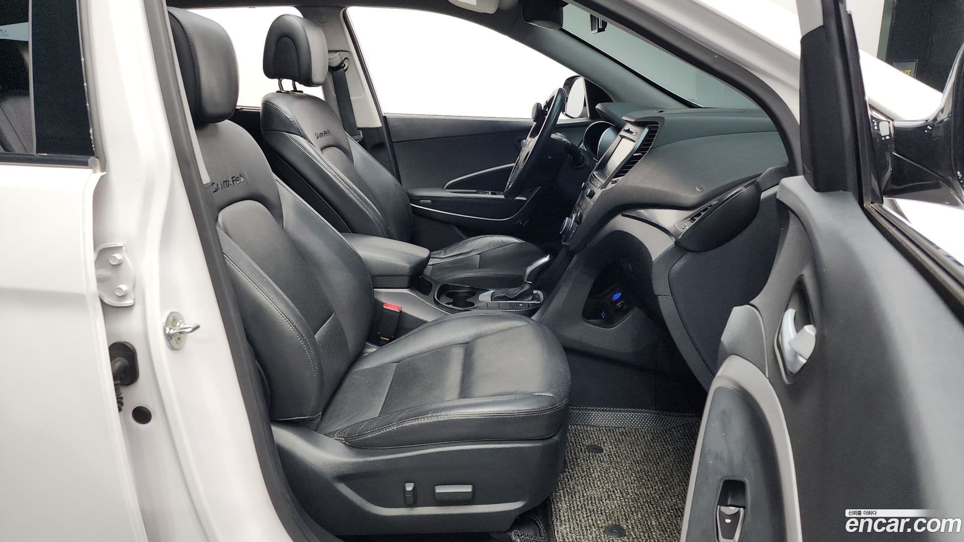 Main__Slider__Photo:Santafe Hyundai 2016.7-10