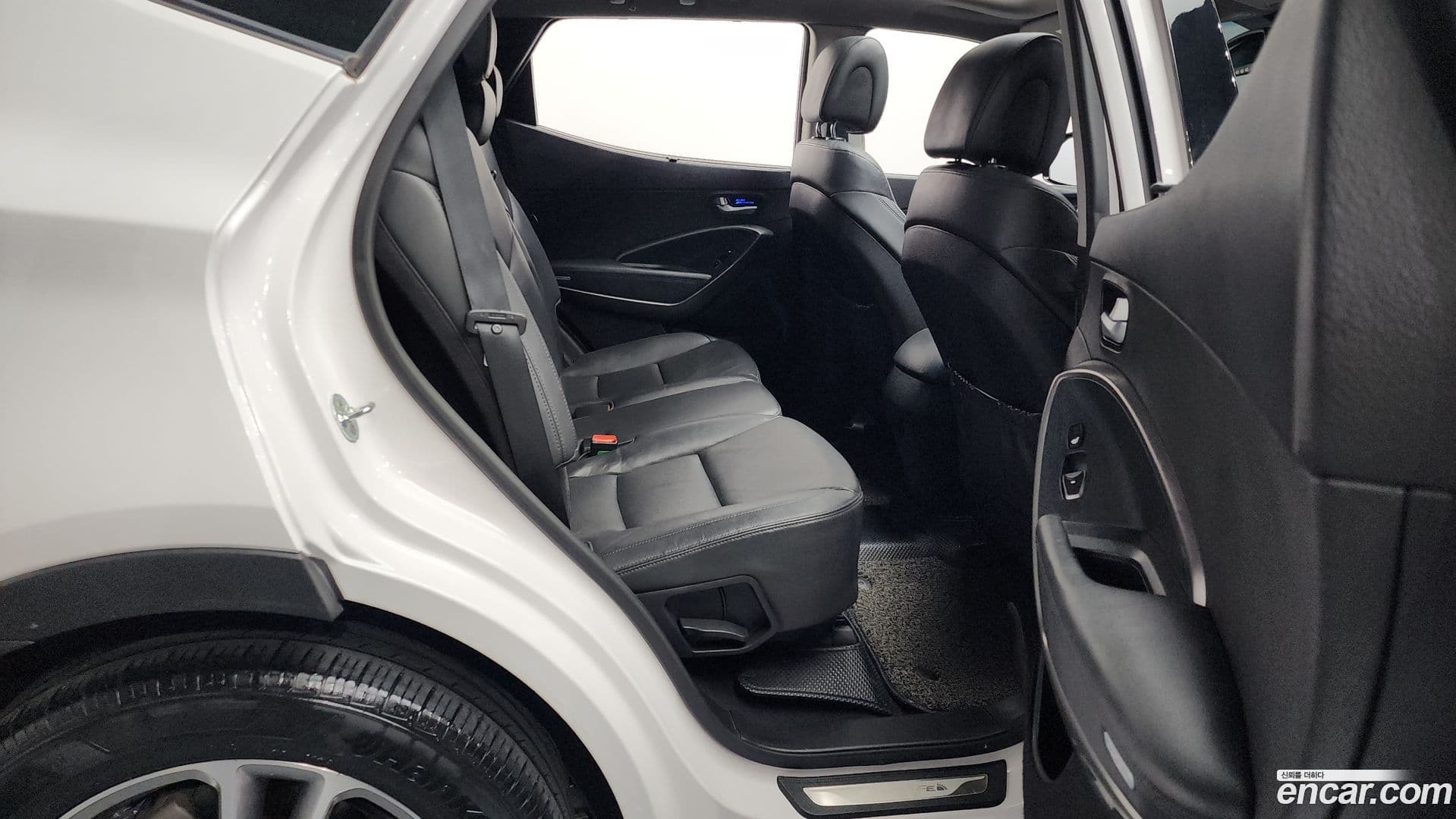 Main__Slider__Photo:Santafe Hyundai 2016.7-11