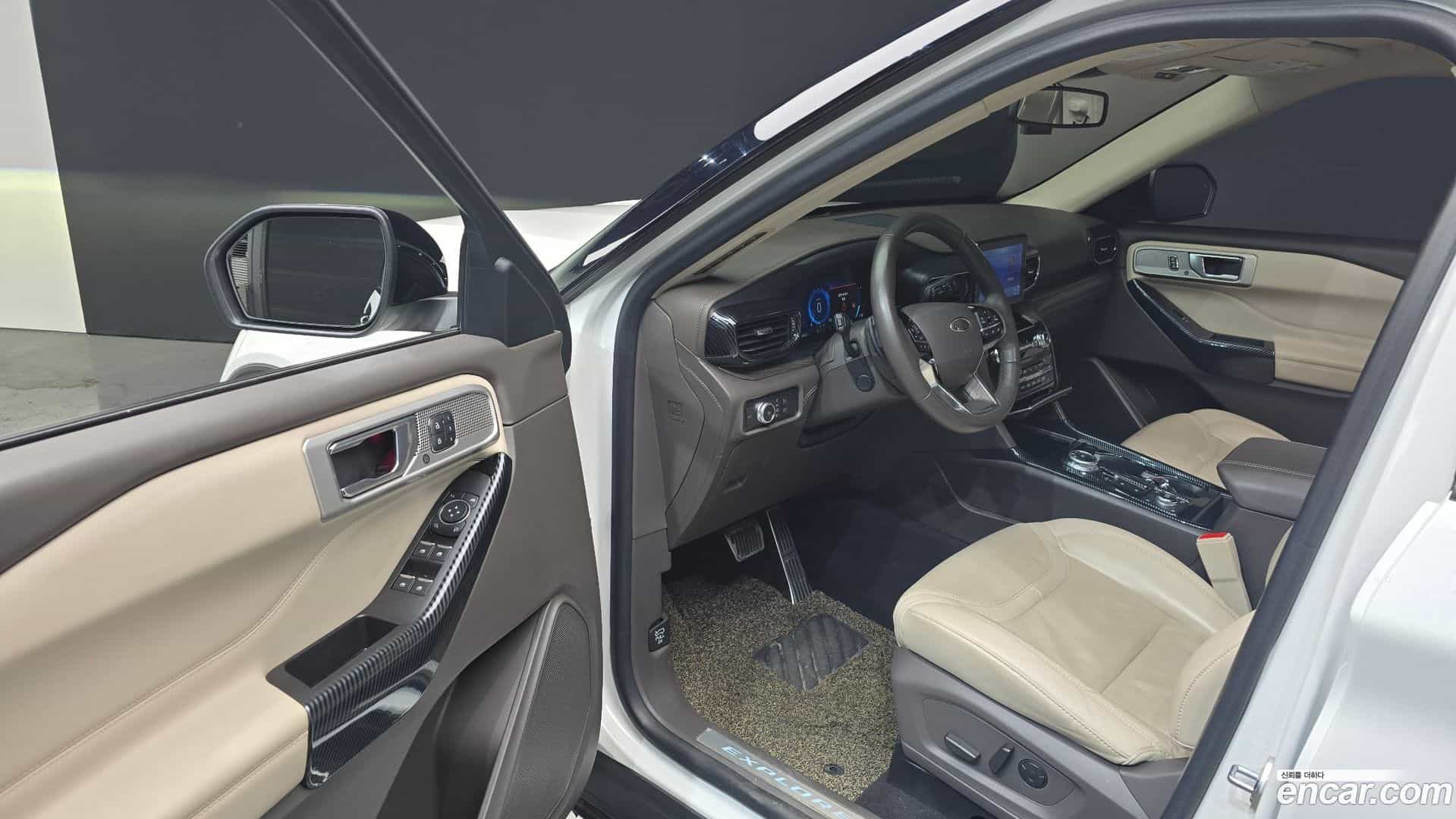 Explorer Ford 2021.11-INNER-010