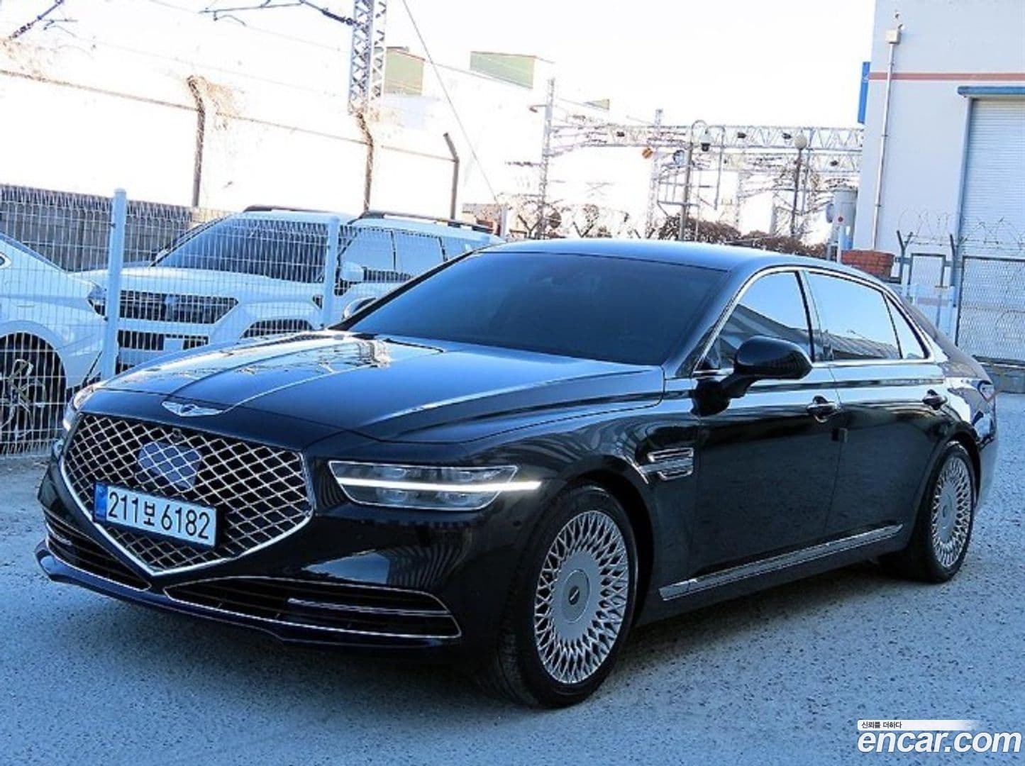 Main__Slider__Photo:G90 Genesis 2019.6-0