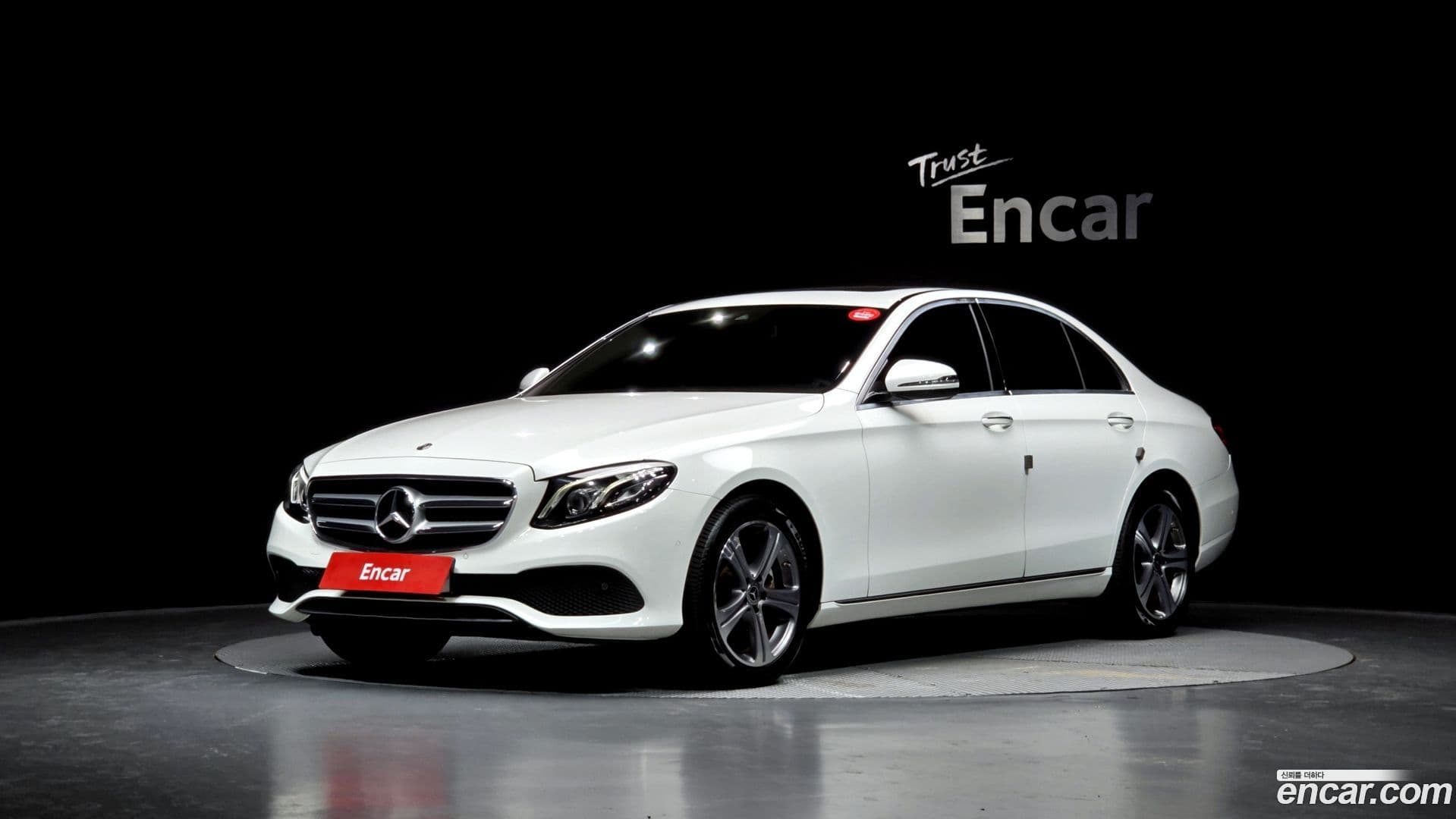 Main__Slider__Photo:E-Class Mercedes-Benz 2019.0-0