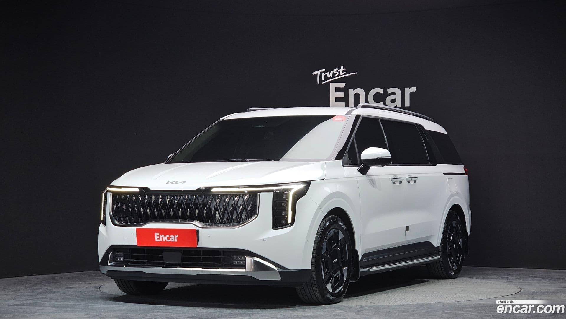Main__Slider__Photo:Canival Kia 2025.5-0