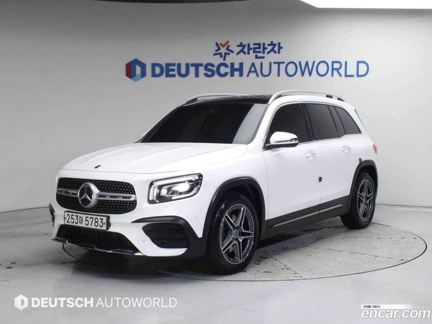 Main__Slider__Photo:GLB-Class Mercedes-Benz 2021.1-0