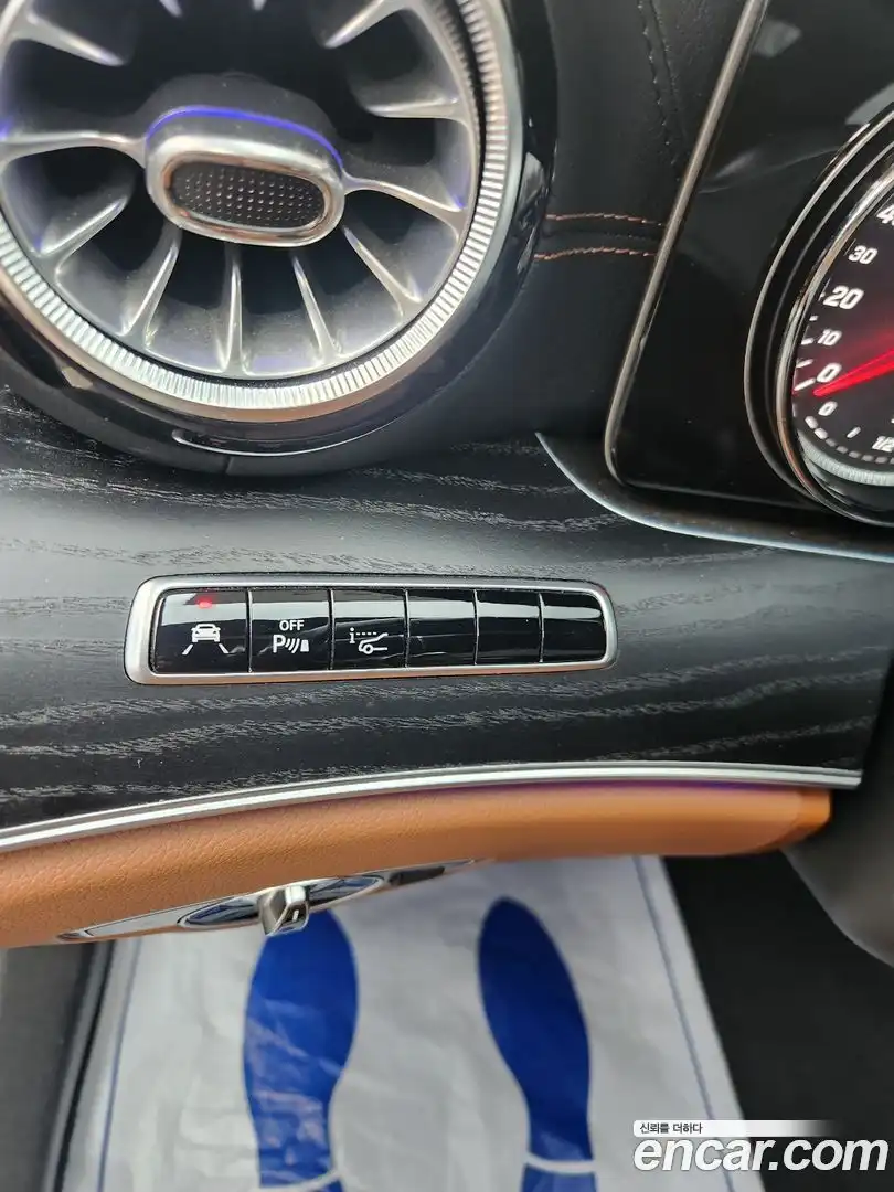E-Class Mercedes-Benz 2018.11-OPTION-016