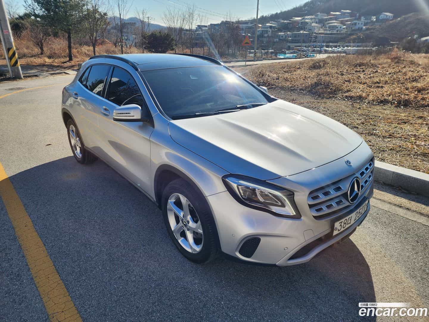 GLA-Class Mercedes-Benz 2018.0-OUTER-001