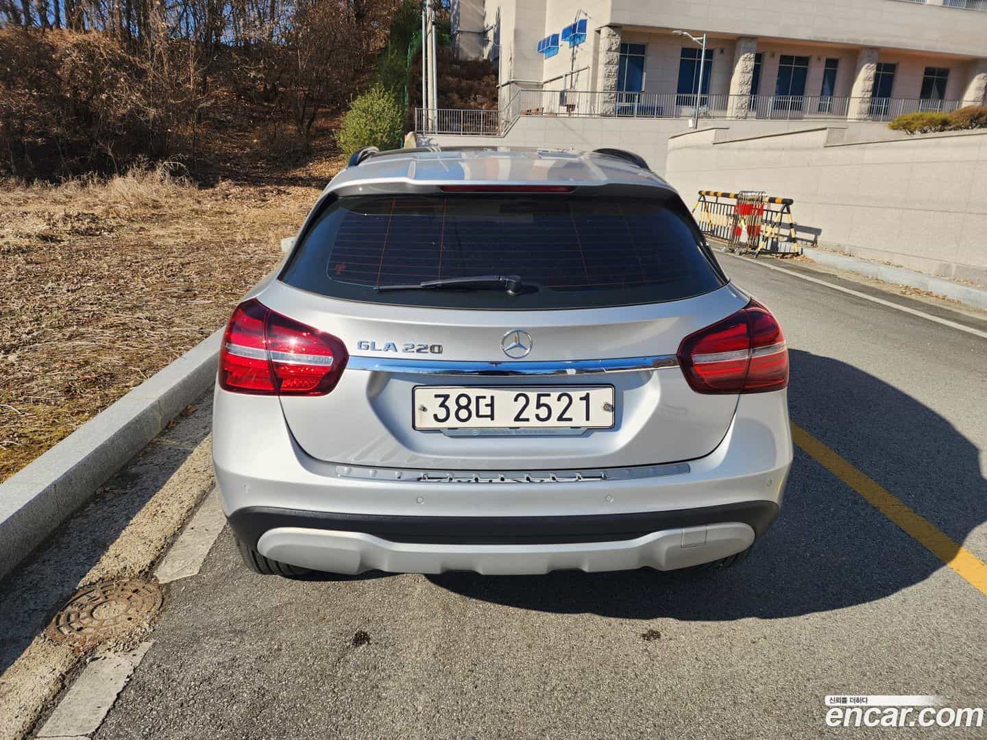 GLA-Class Mercedes-Benz 2018.0-INNER-006