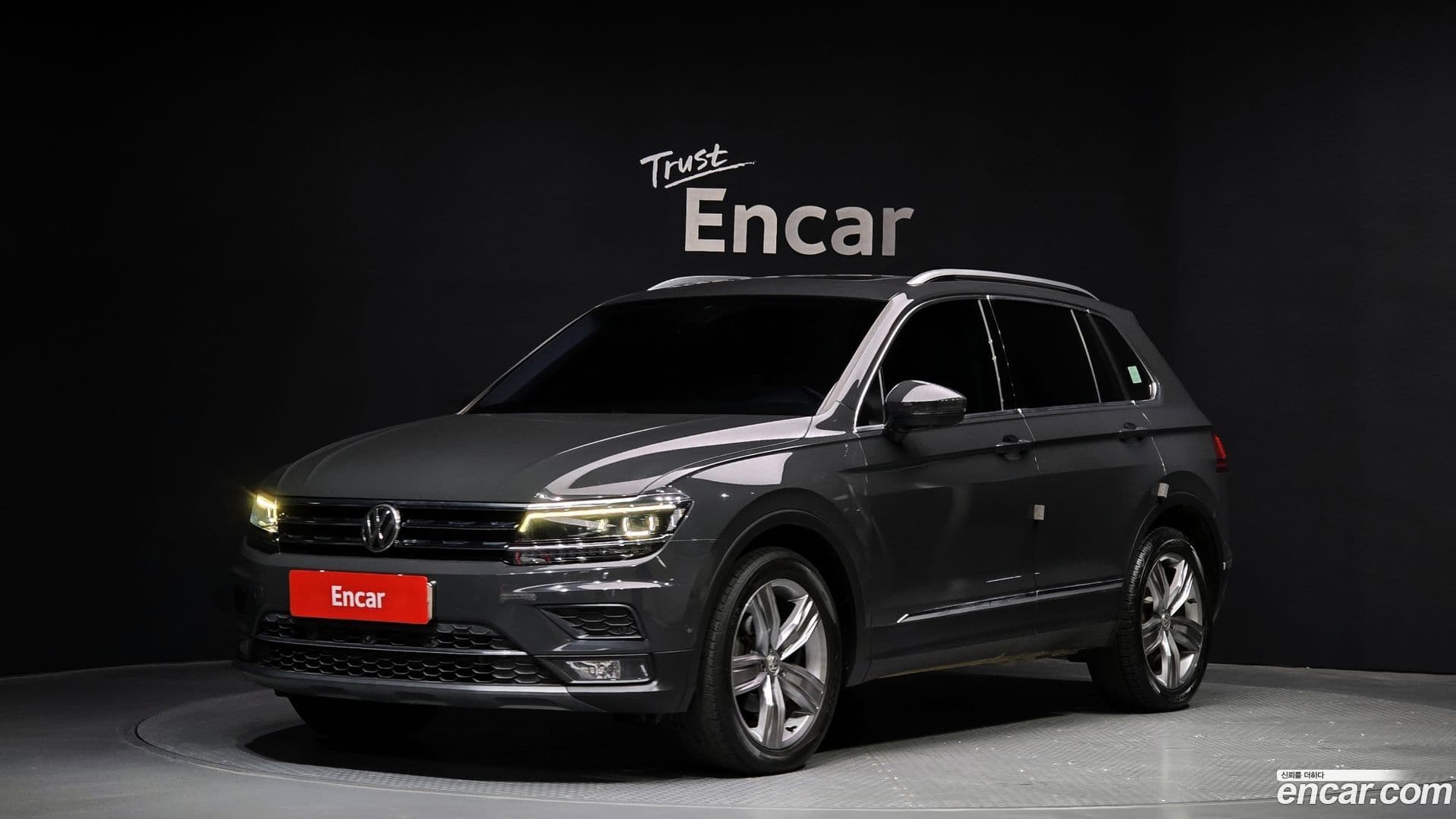 Main__Slider__Photo:Tiguan Volkswagen 2018.6-0
