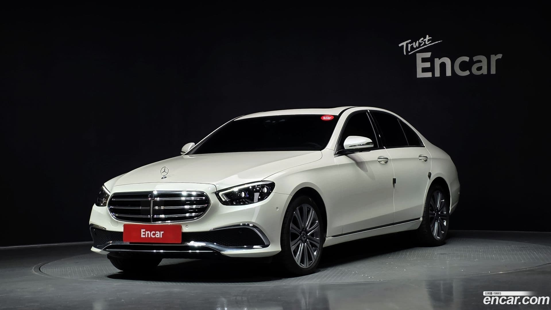 Main__Slider__Photo:E-Class Mercedes-Benz 2023.3-0