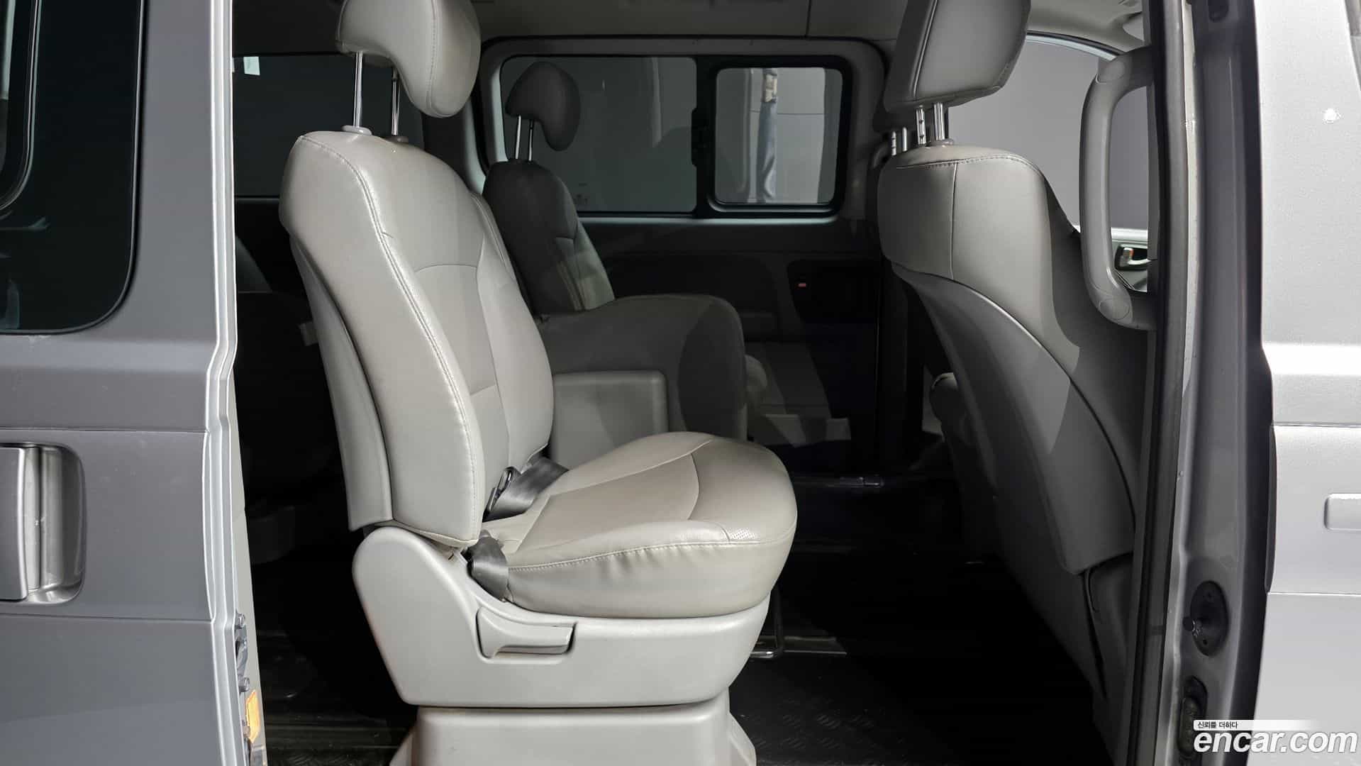 Starex Hyundai 2019.6-OPTION-016