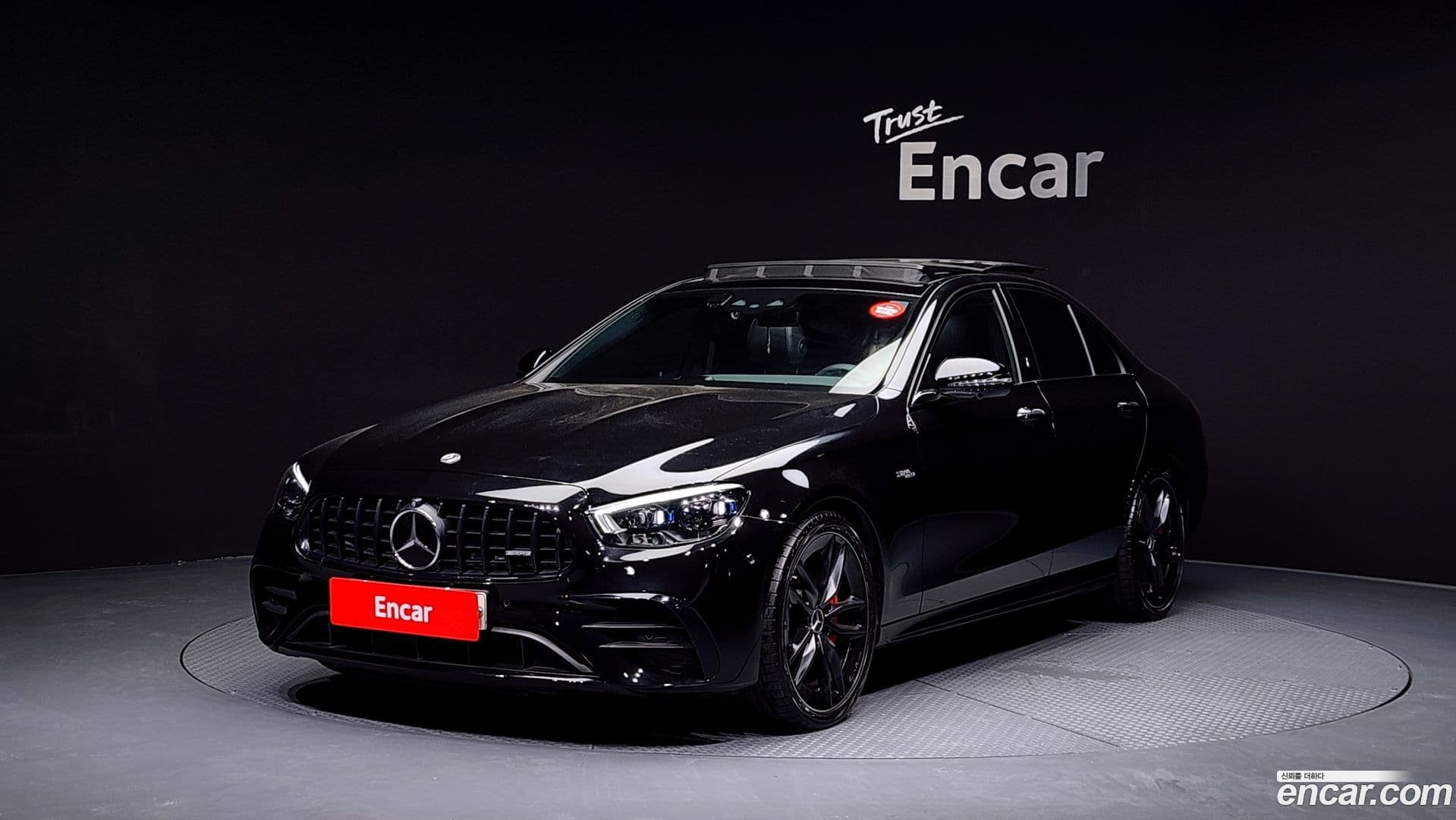 Main__Slider__Photo:E-Class Mercedes-Benz 2022.11-0