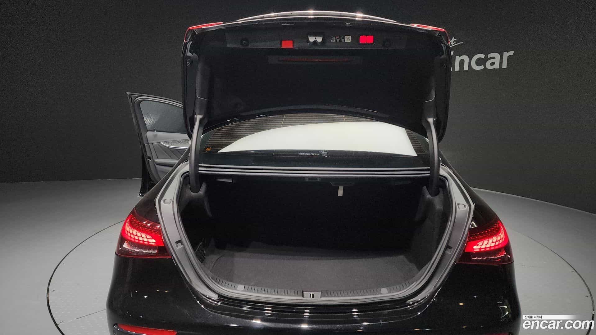 E-Class Mercedes-Benz 2022.11-OPTION-024