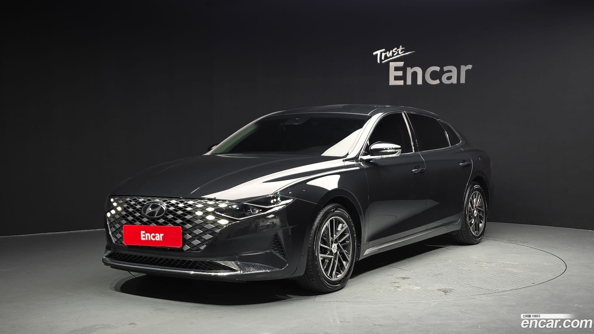Main__Slider__Photo:Grandeur Hyundai 2021.10-0
