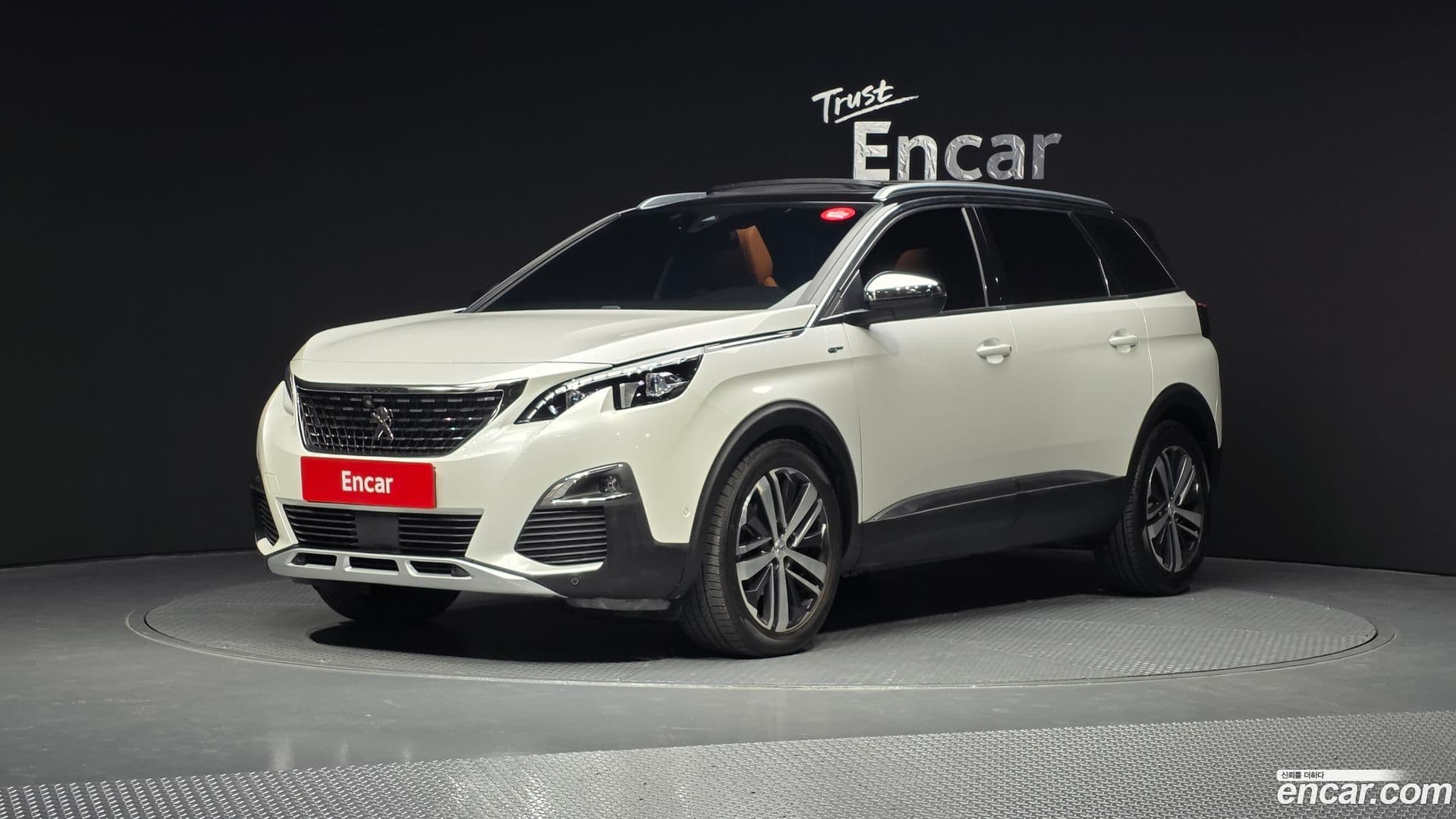 Main__Slider__Photo:5008 Peugeot 2018.8-0