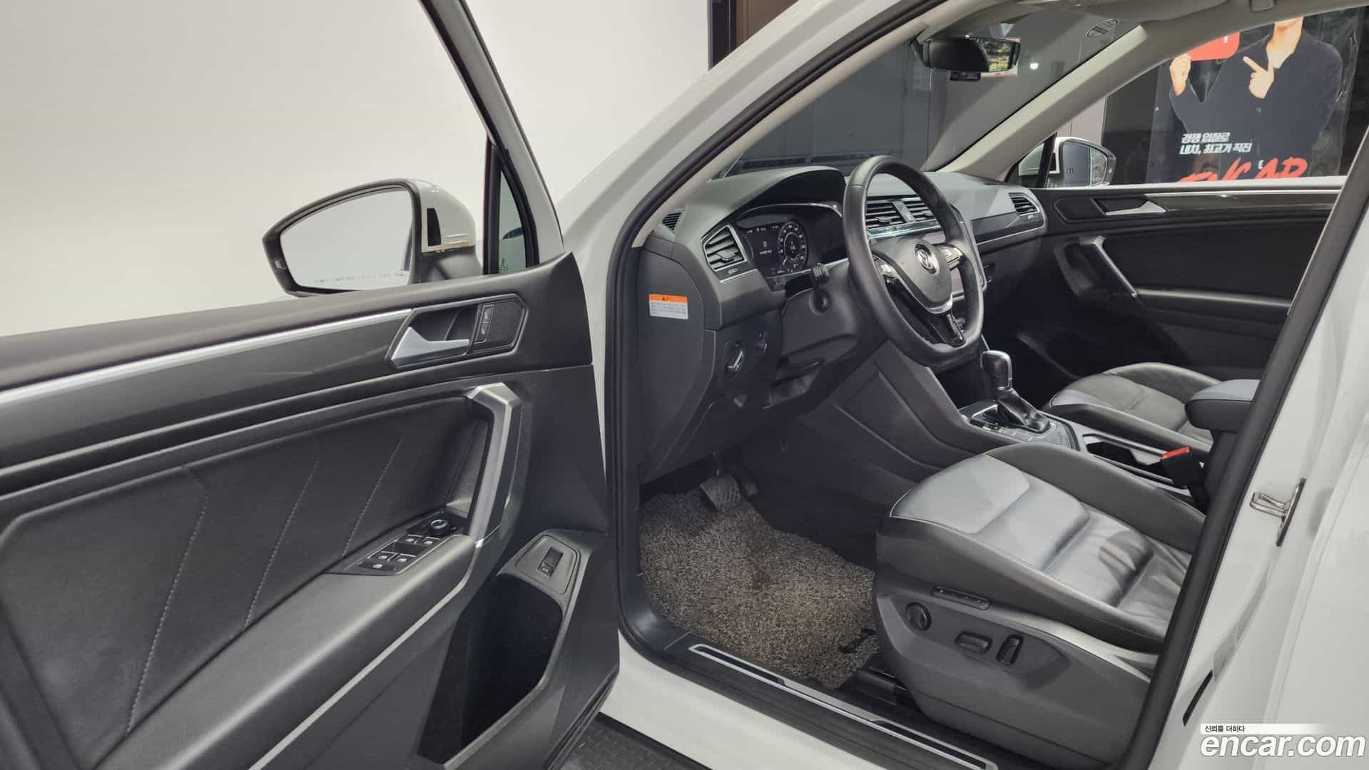 Tiguan Volkswagen 2018.7-OPTION-015