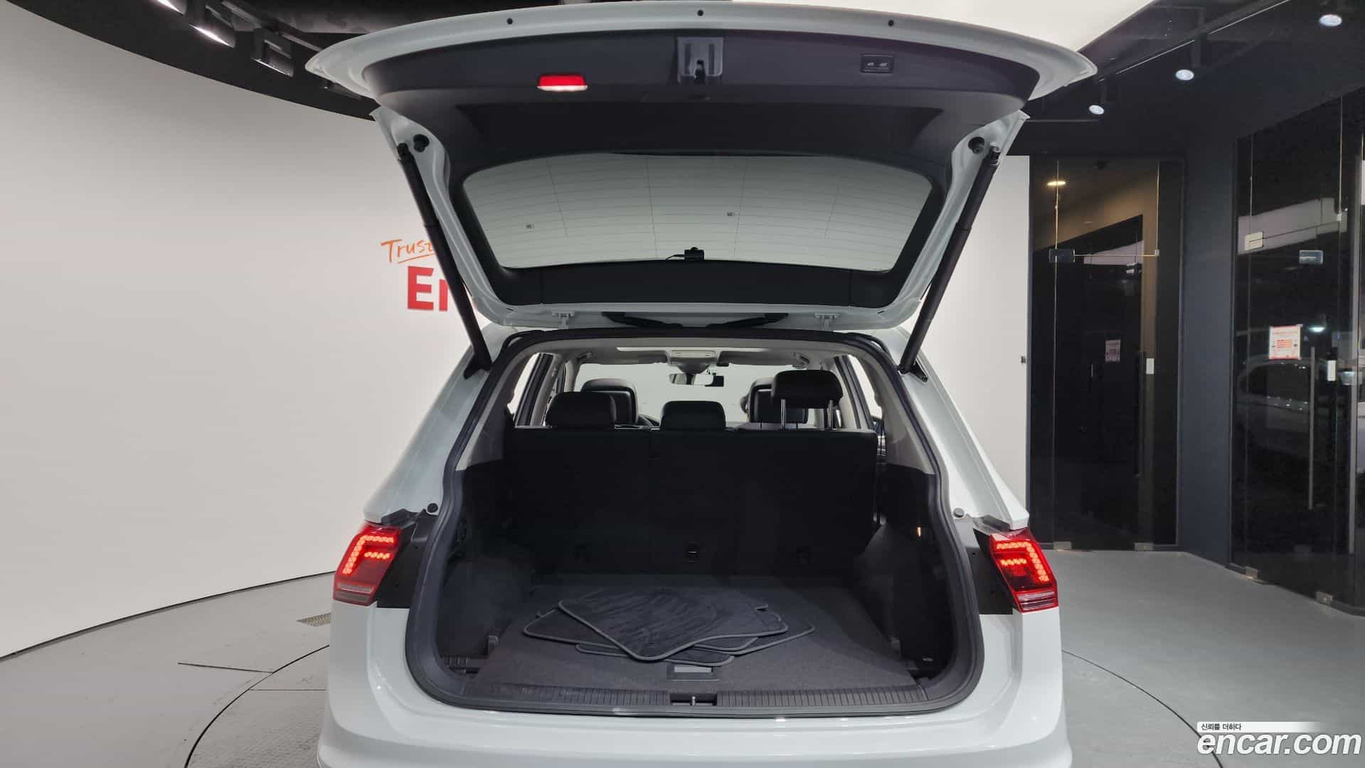 Tiguan Volkswagen 2018.7-OPTION-024