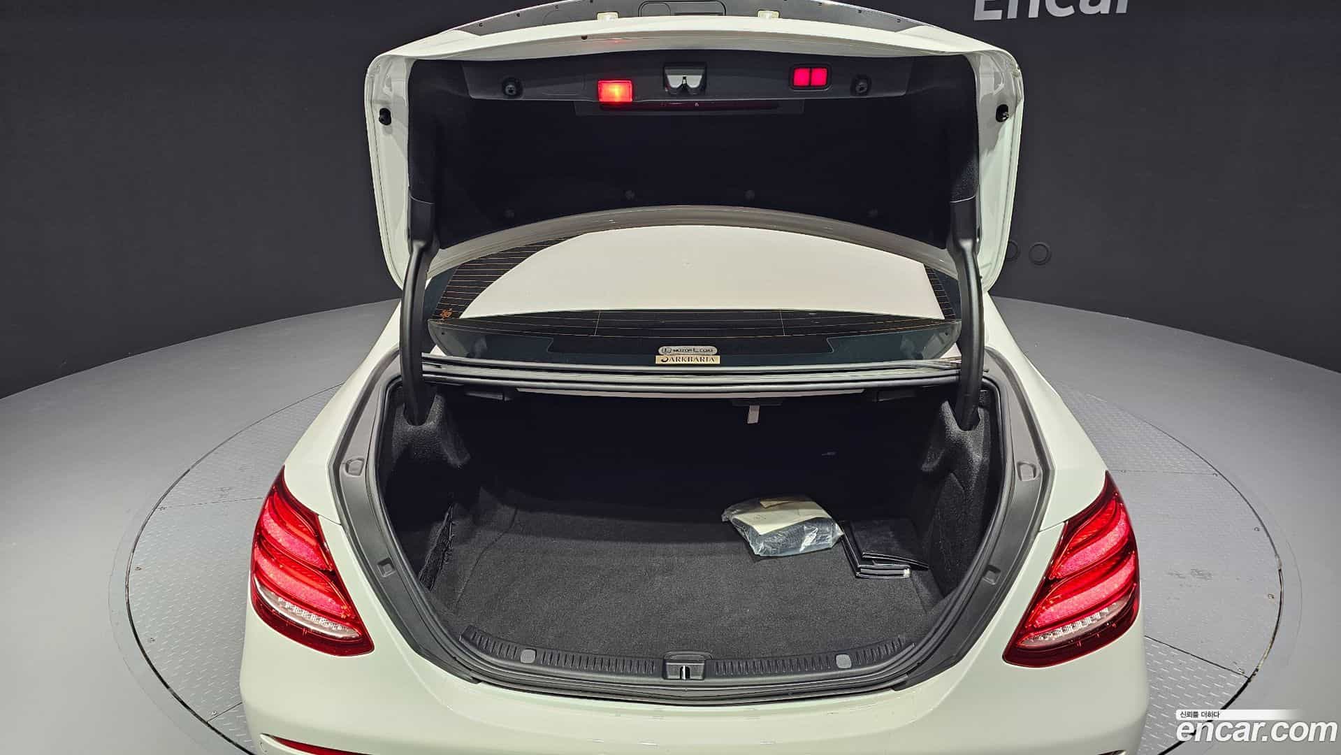 E-Class Mercedes-Benz 2019.10-OPTION-024