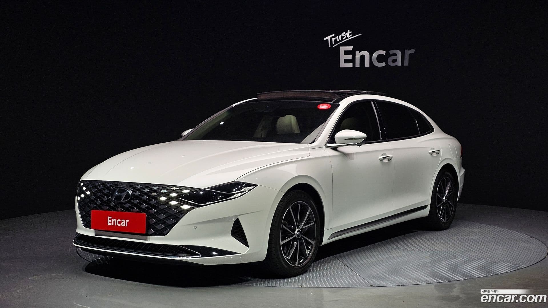 Main__Slider__Photo:Grandeur Hyundai 2021.11-0