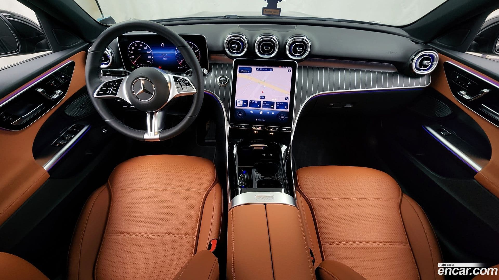 Main__Slider__Photo:C-Class Mercedes-Benz 2025.4-0