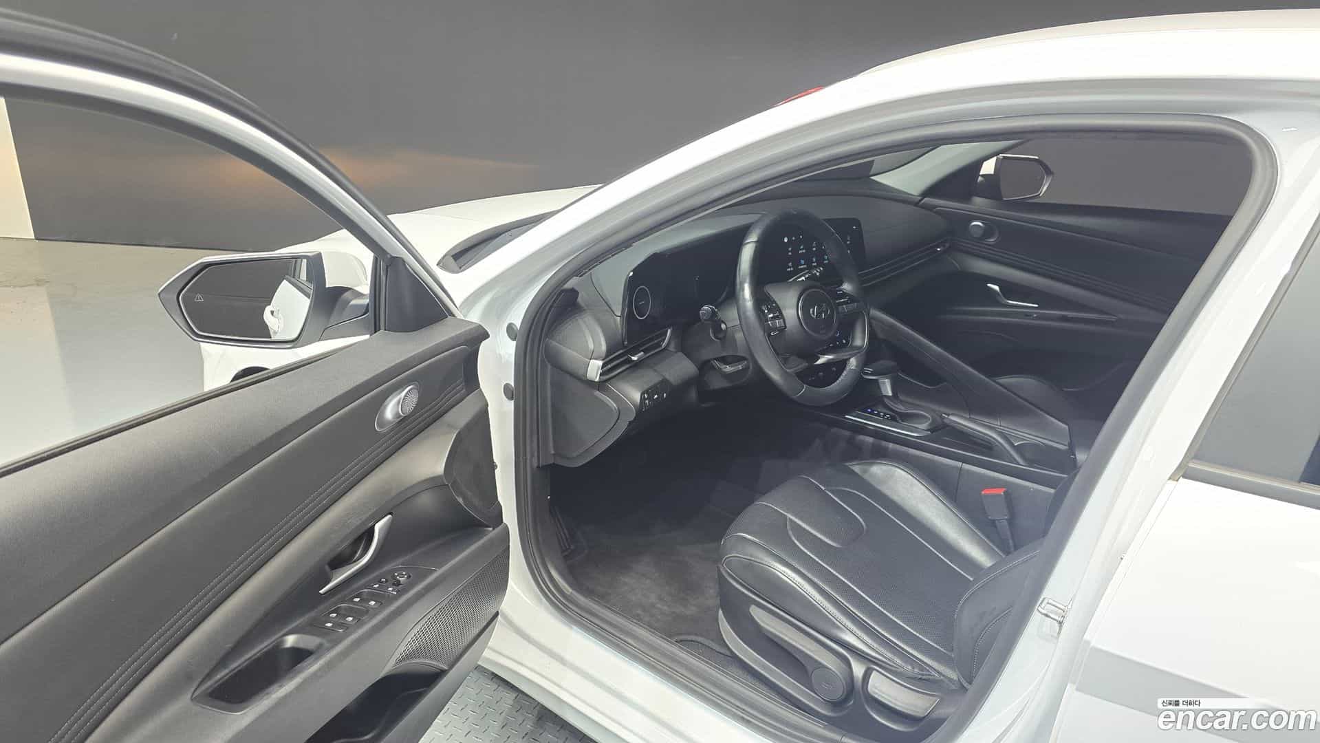 AVANTE Hyundai 2022.10-INNER-010