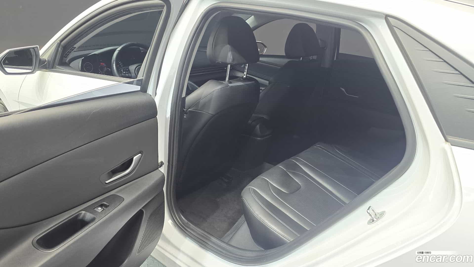 AVANTE Hyundai 2022.10-OPTION-015