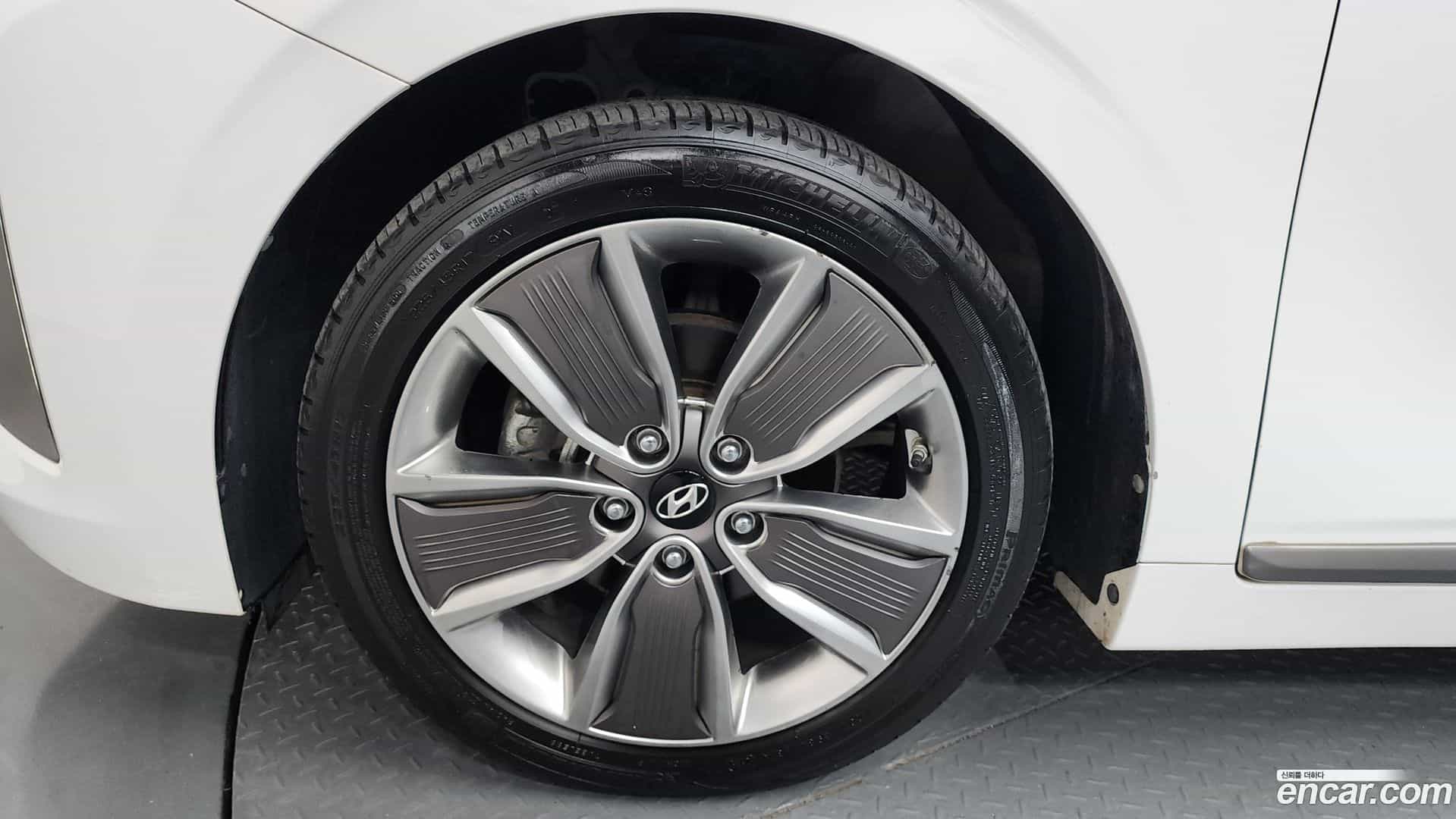 Ioniq Hyundai 2016.1-OUTER-005