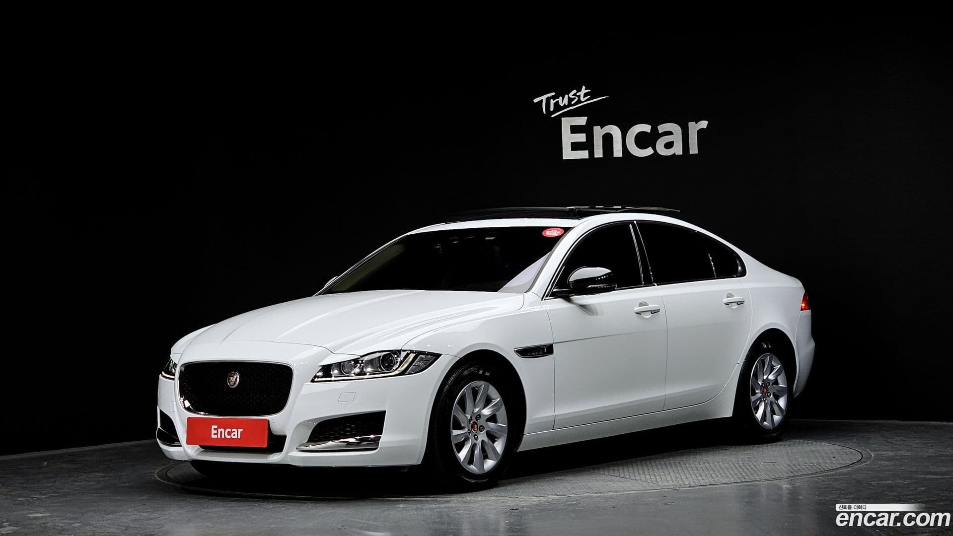 Main__Slider__Photo:XF Jaguar 2016.5-0
