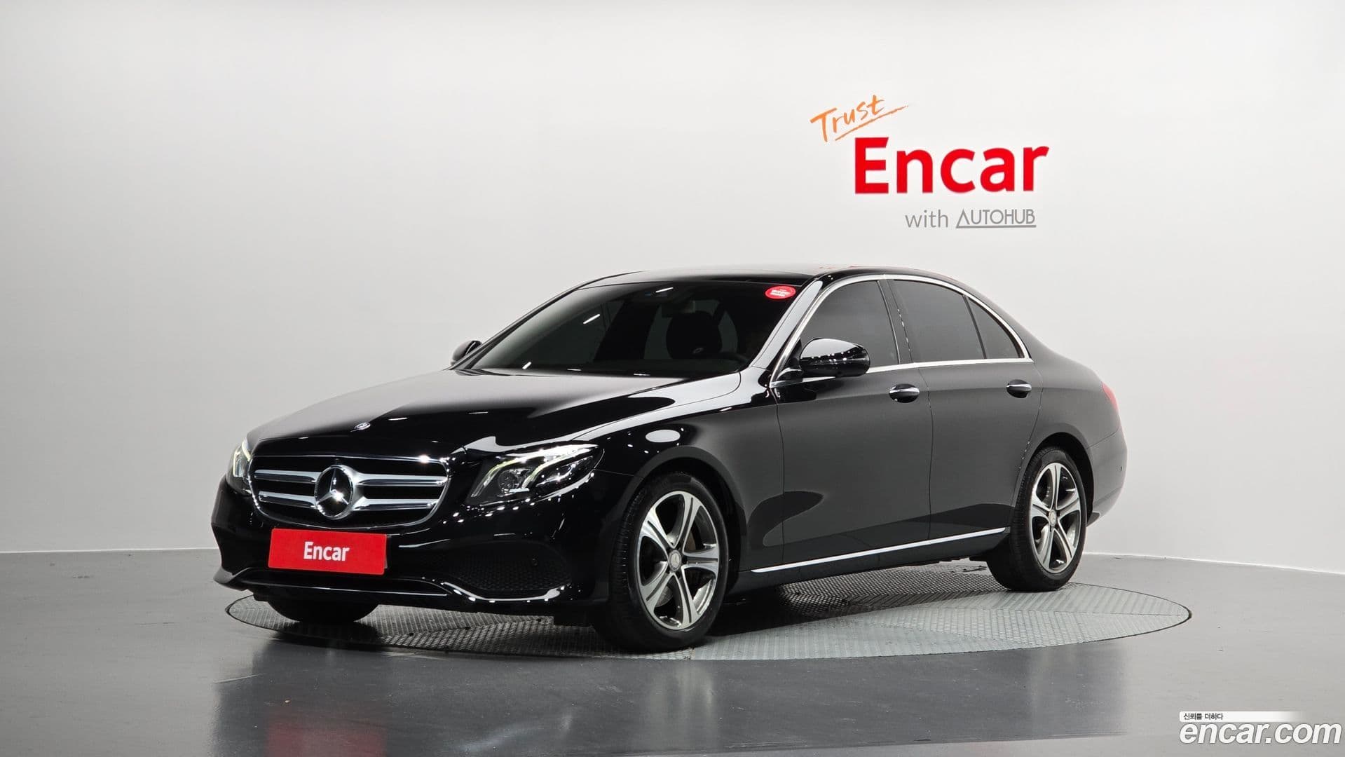 Main__Slider__Photo:E-Class Mercedes-Benz 2016.11-0