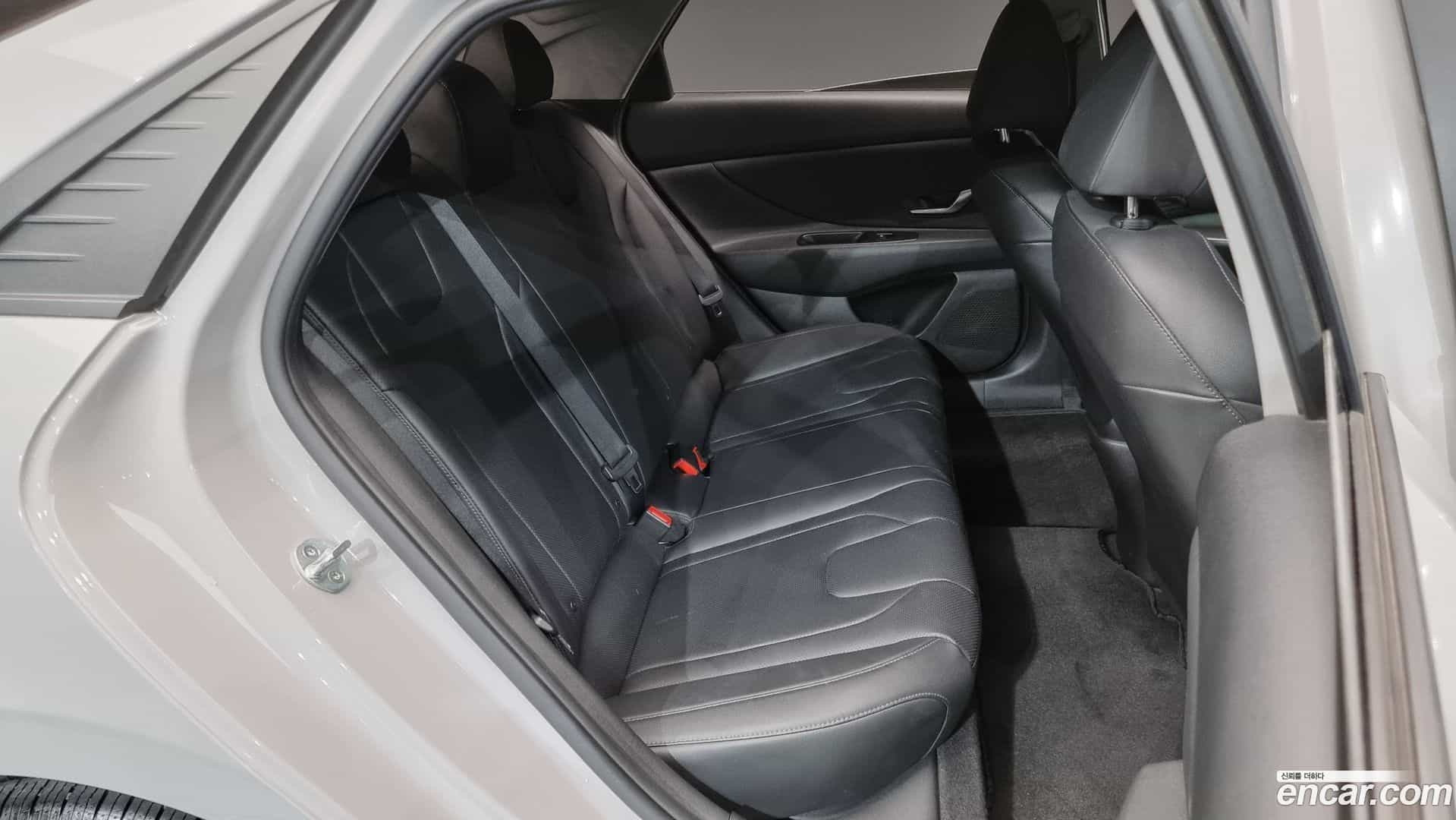 AVANTE Hyundai 2021.4-OPTION-016