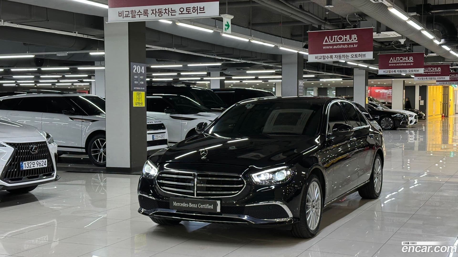 Main__Slider__Photo:E-Class Mercedes-Benz 2022.4-0