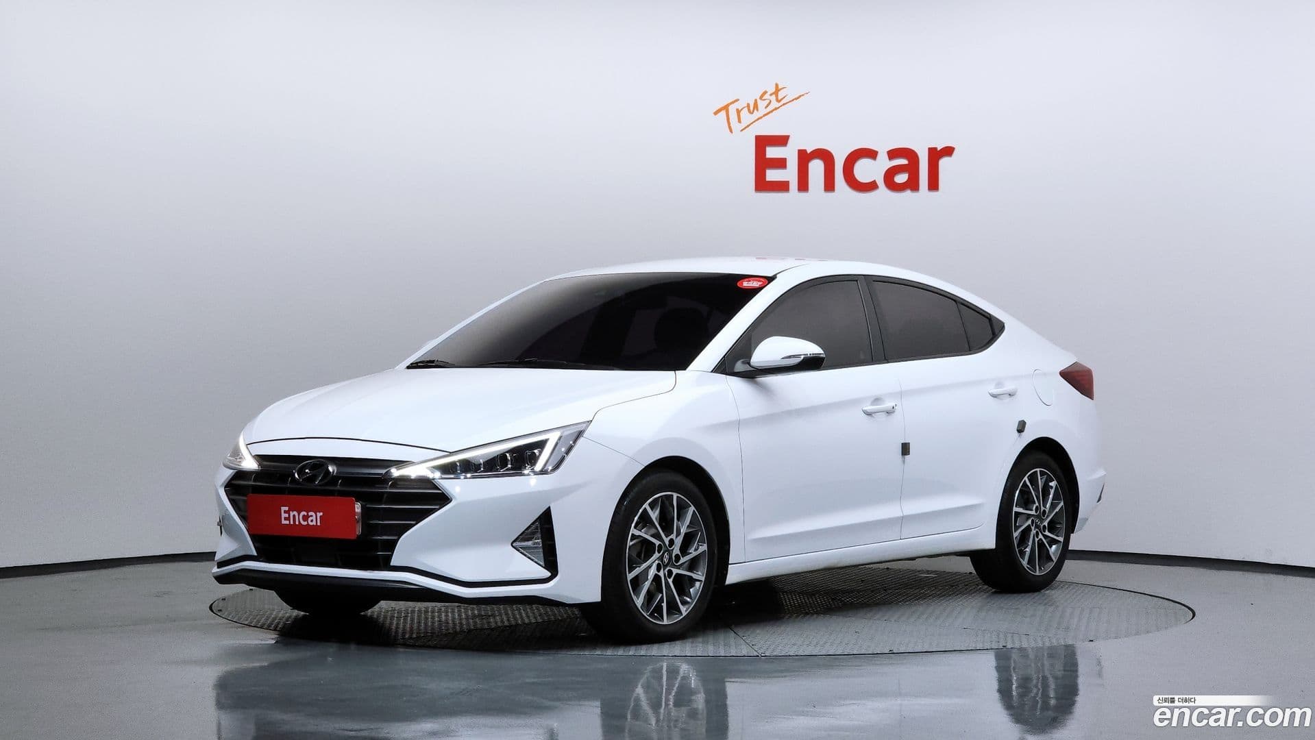 Main__Slider__Photo:AVANTE Hyundai 2019.2-0