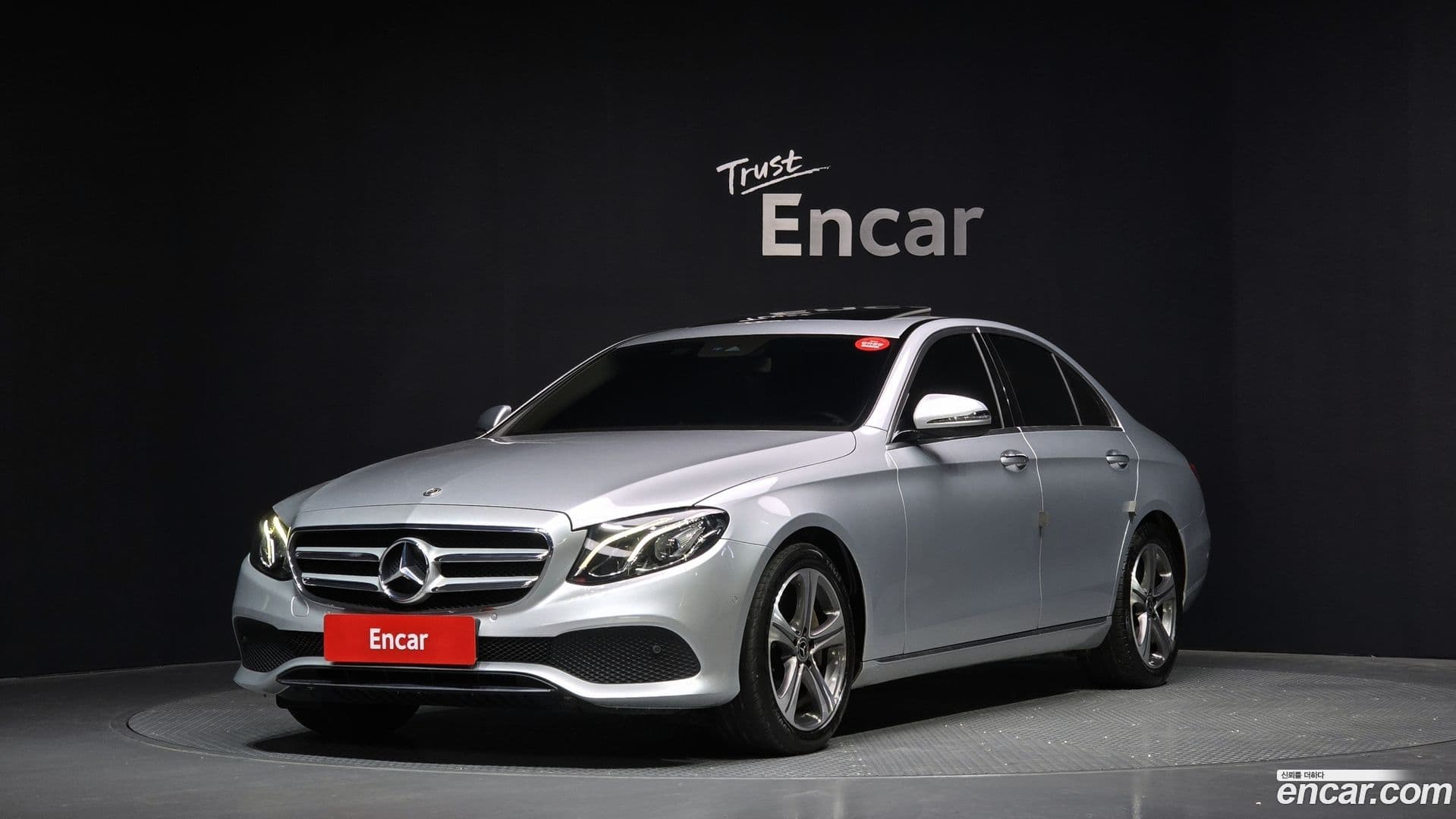 Main__Slider__Photo:E-Class Mercedes-Benz 2019.0-0