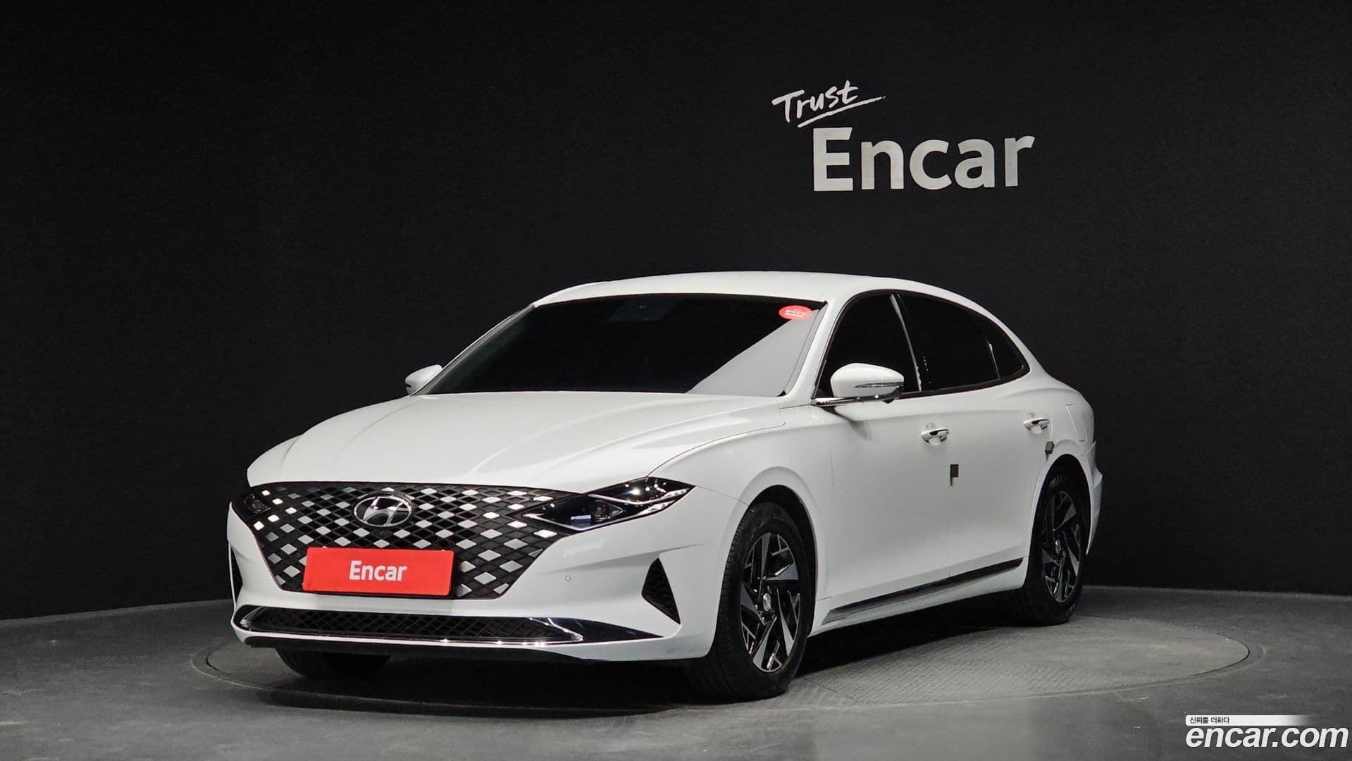 Main__Slider__Photo:Grandeur Hyundai 2021.1-0