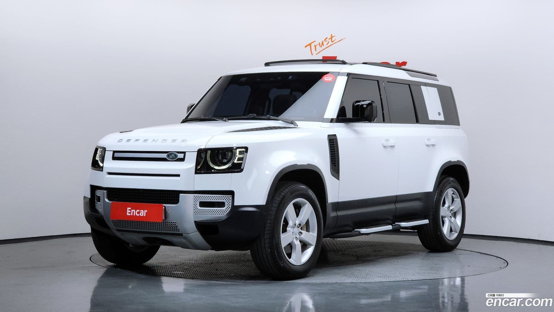 Main__Slider__Photo:Defender Land Rover 2023.7-0