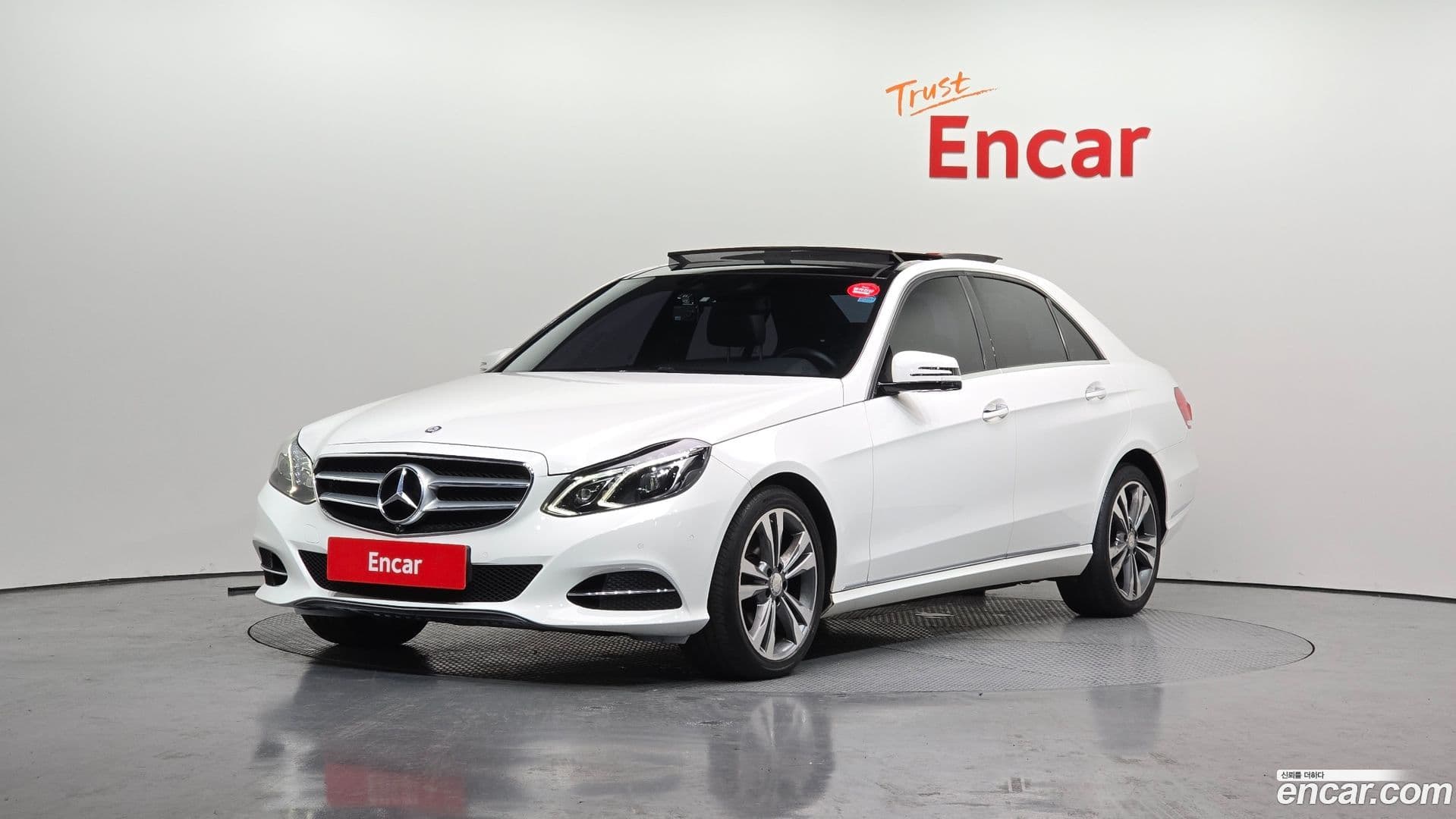 Main__Slider__Photo:E-Class Mercedes-Benz 2016.0-0