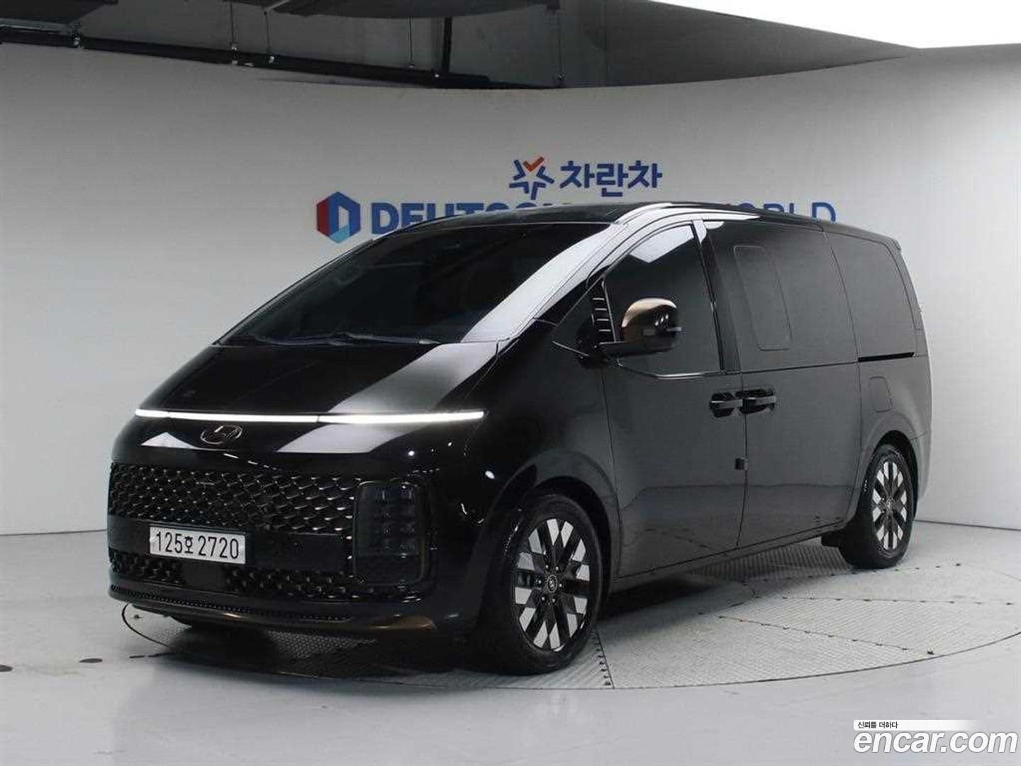 Main__Slider__Photo:Staria Hyundai 2021.10-0