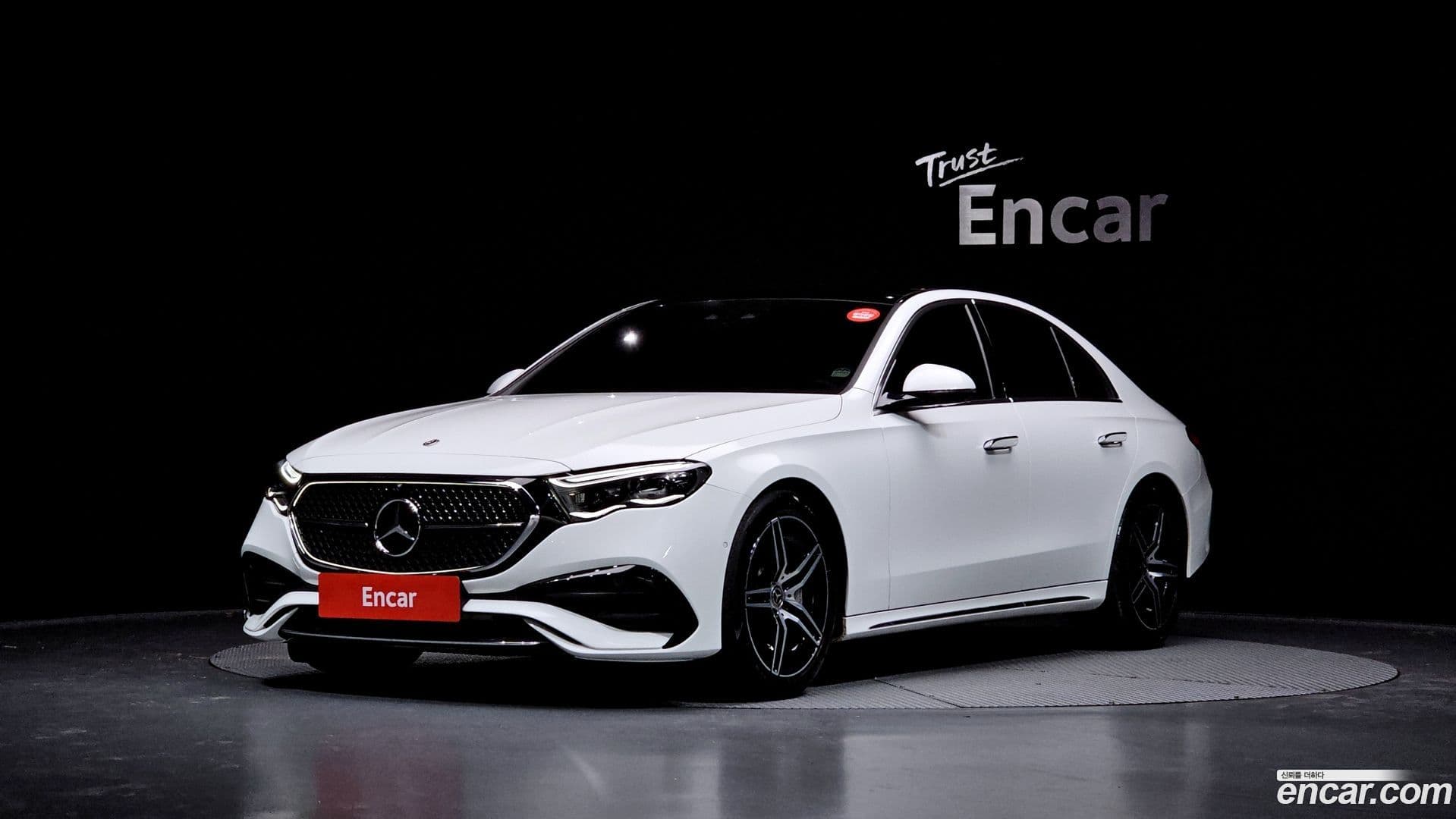 Main__Slider__Photo:E-Class Mercedes-Benz 2024.4-0