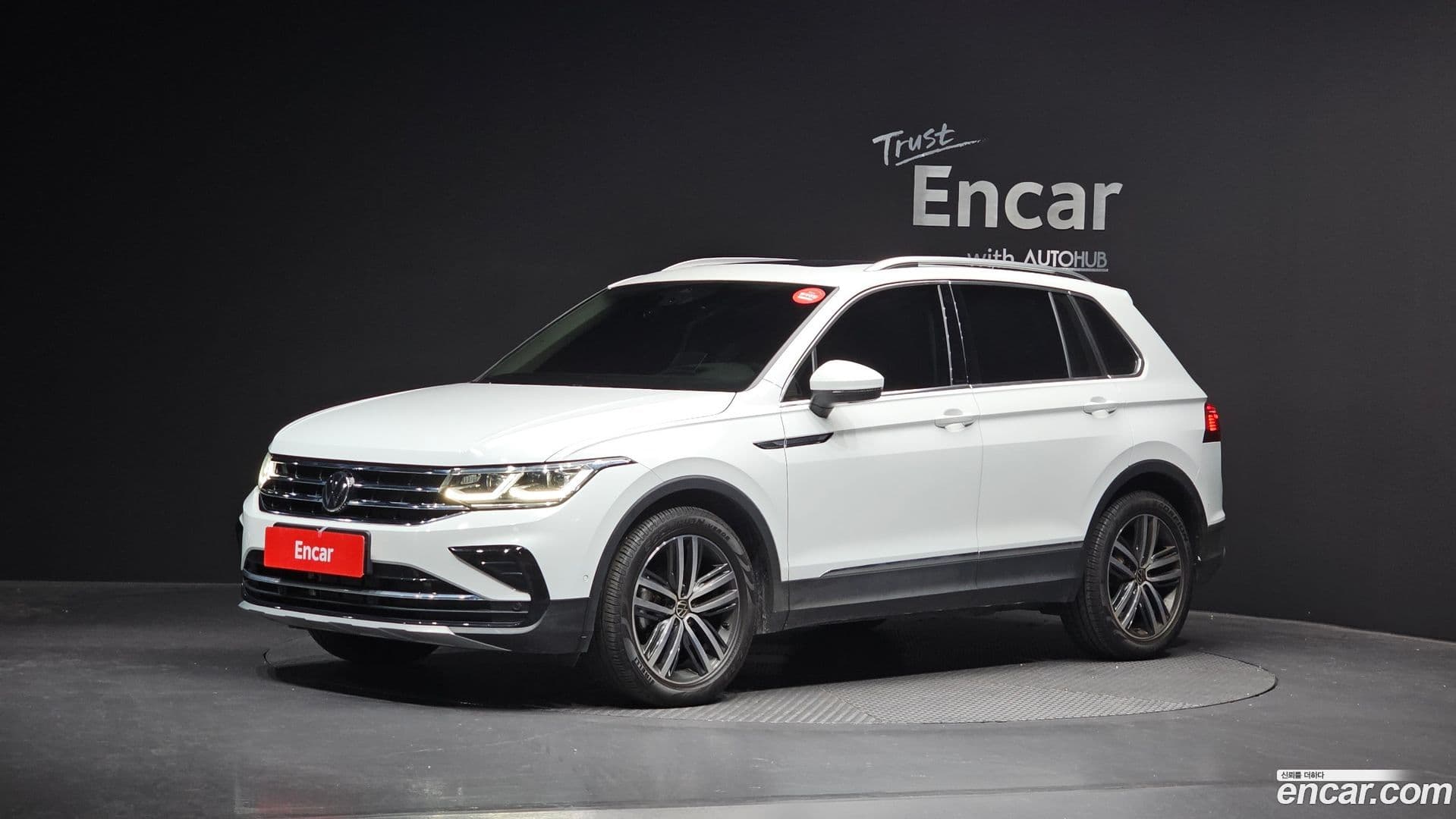 Main__Slider__Photo:Tiguan Volkswagen 2022.9-0