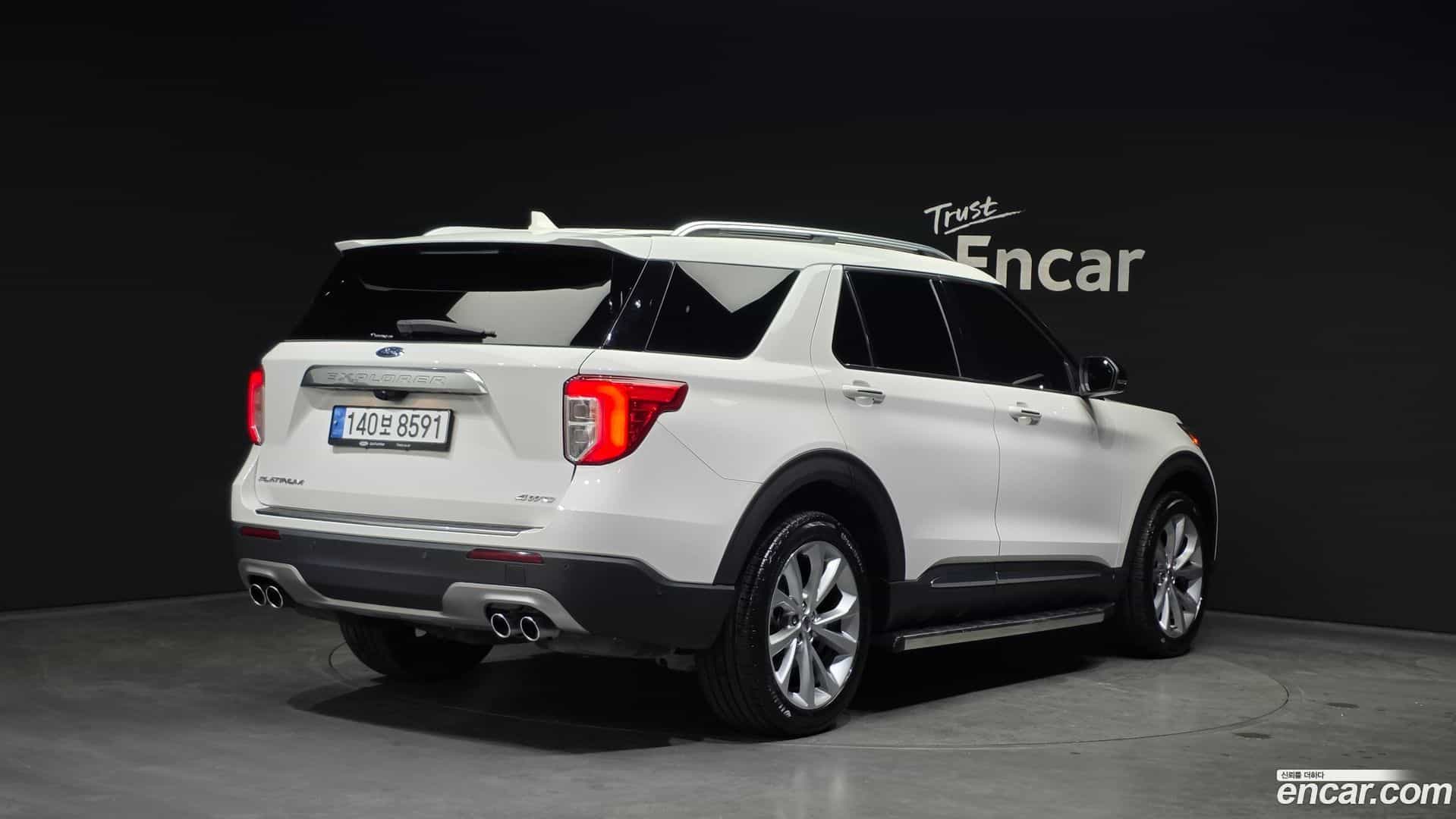 Explorer Ford 2021.10-OUTER-002