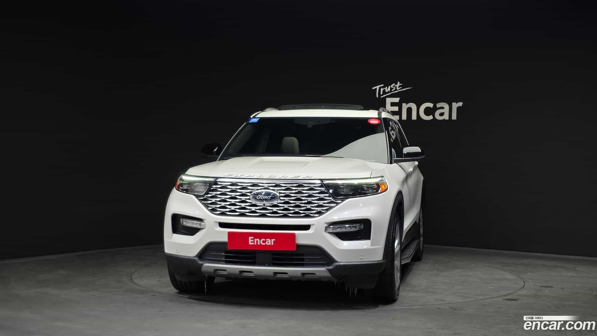 Explorer Ford 2021.10-OUTER-003
