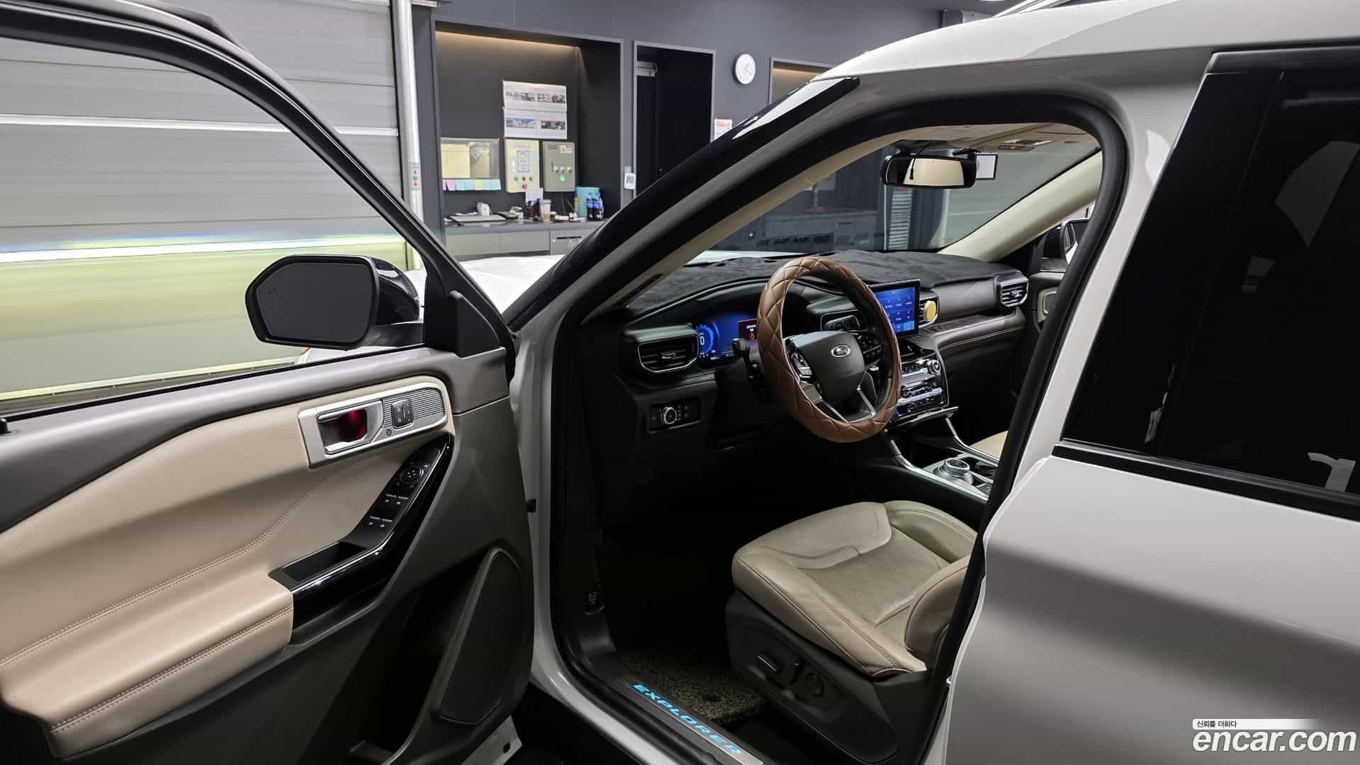 Explorer Ford 2021.10-INNER-010