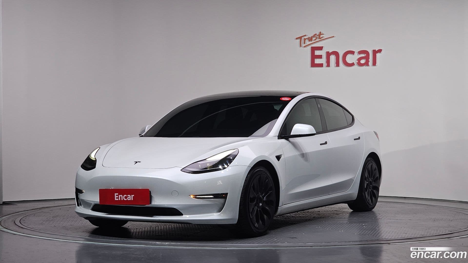 Main__Slider__Photo:Model 3 Tesla 2021.2-0