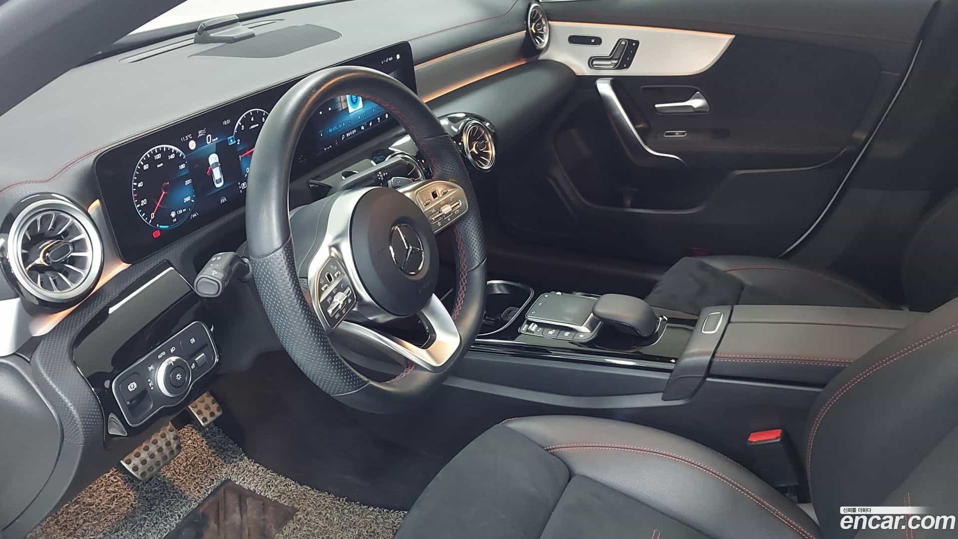 CLA-Class Mercedes-Benz 2023.0-INNER-009