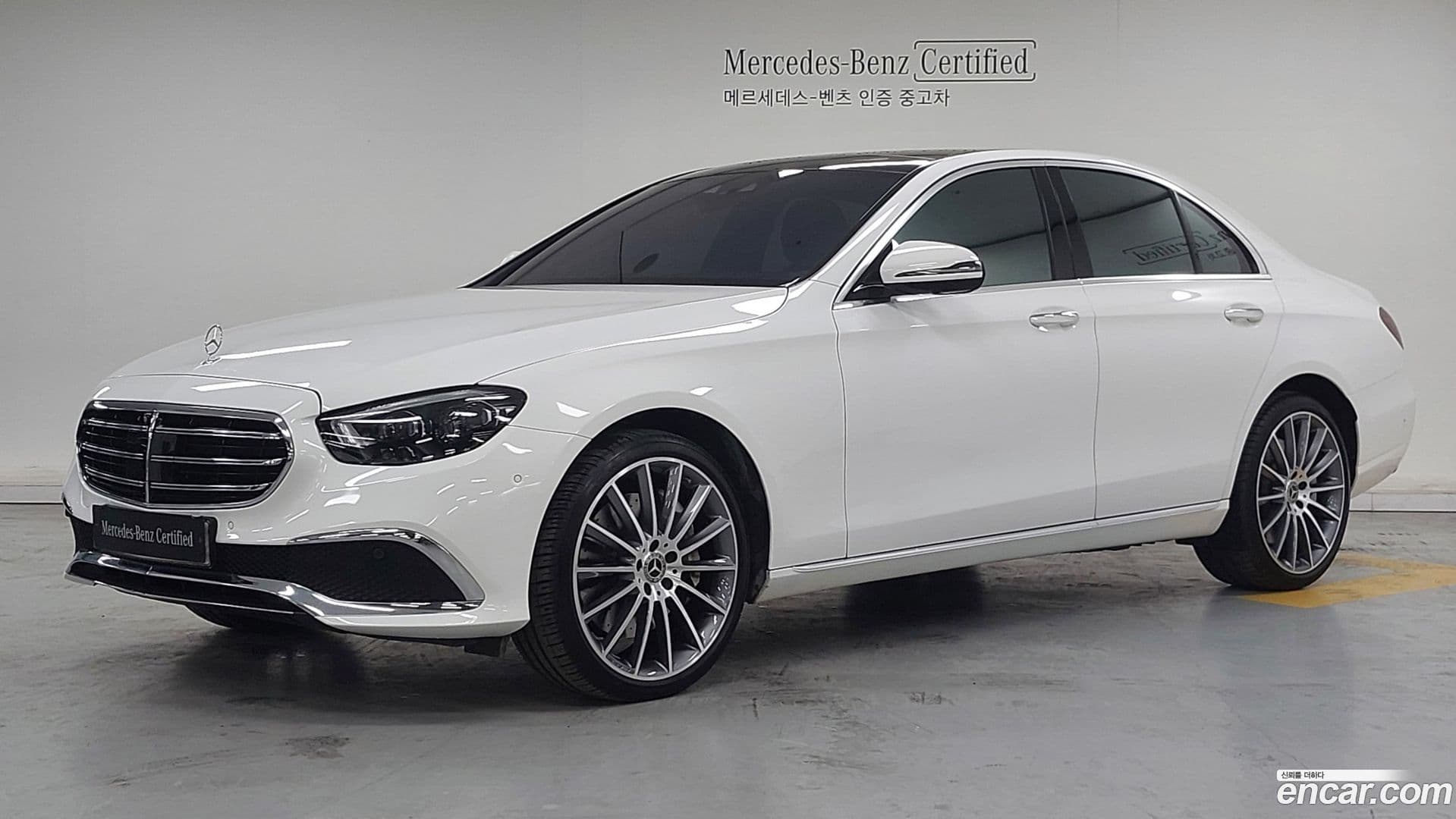 Main__Slider__Photo:E-Class Mercedes-Benz 2022.11-0
