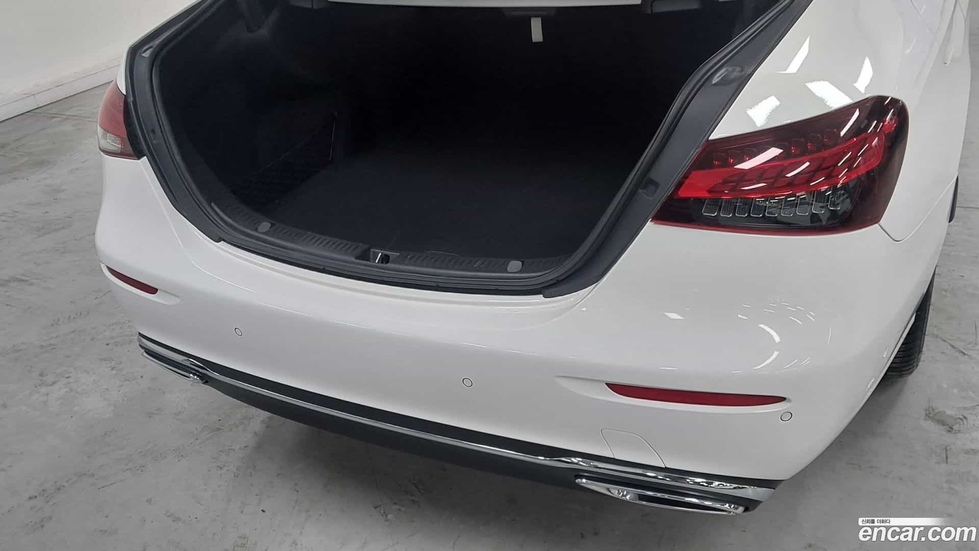 E-Class Mercedes-Benz 2022.11-OPTION-015